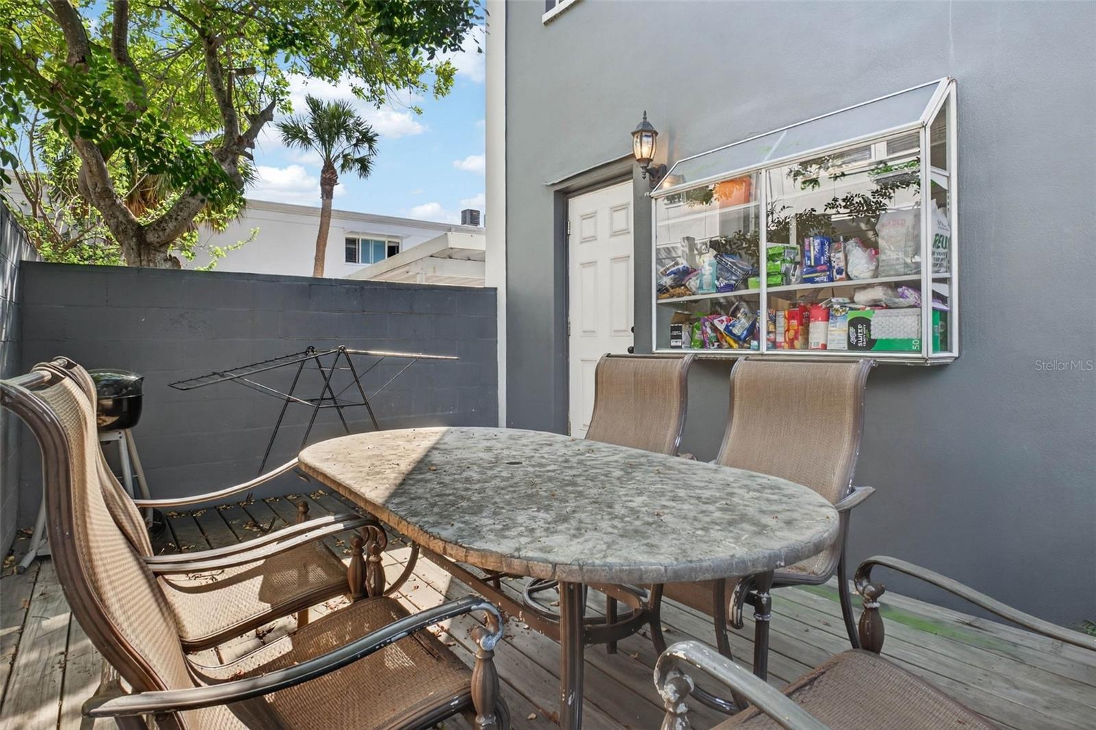 Image 31 of 47 For 218 Tampania Avenue