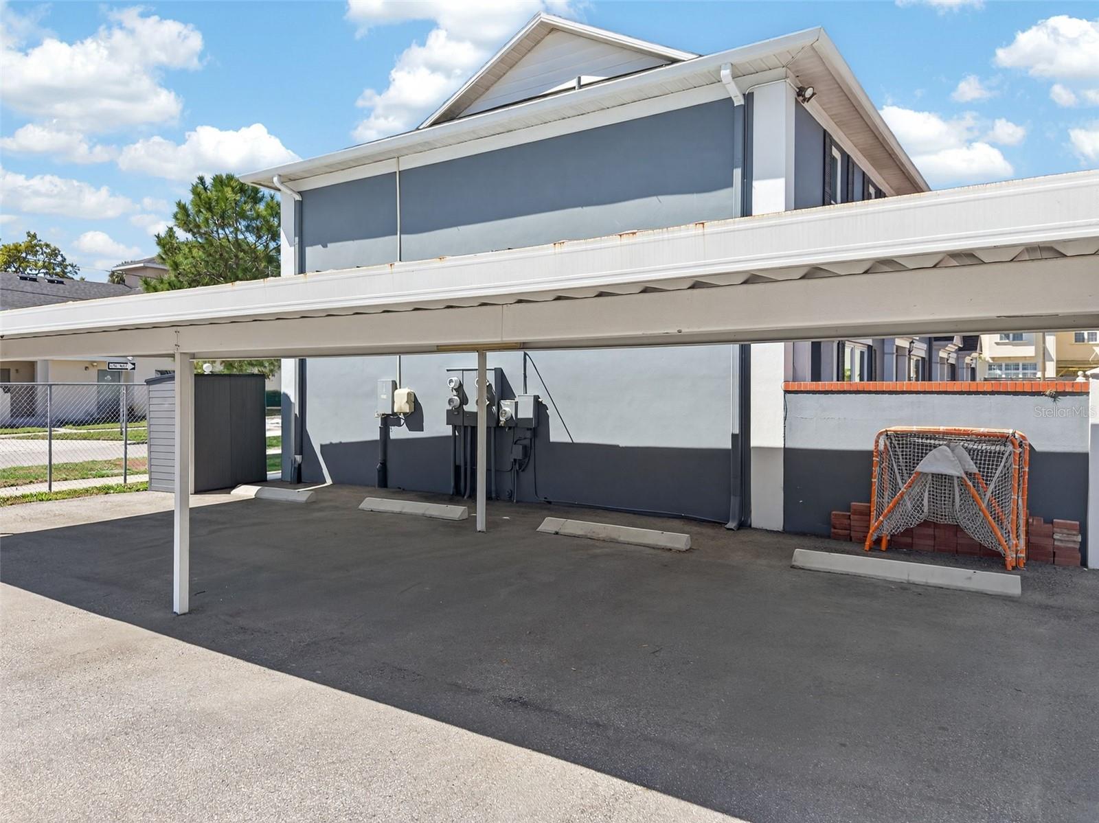 Image 32 of 47 For 218 Tampania Avenue