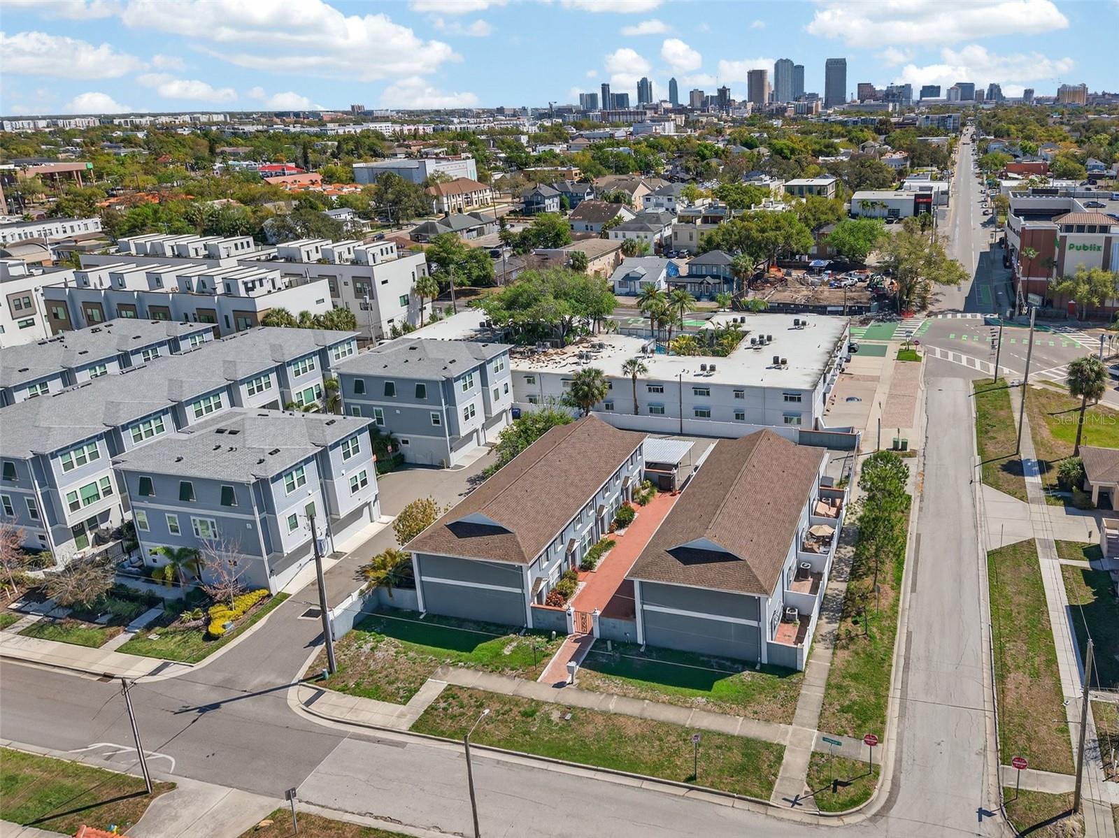 Image 34 of 47 For 218 Tampania Avenue