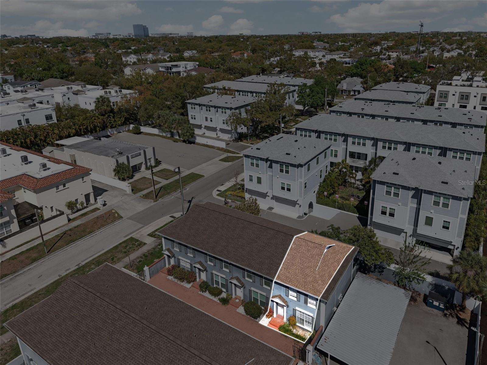 Image 7 of 47 For 218 Tampania Avenue