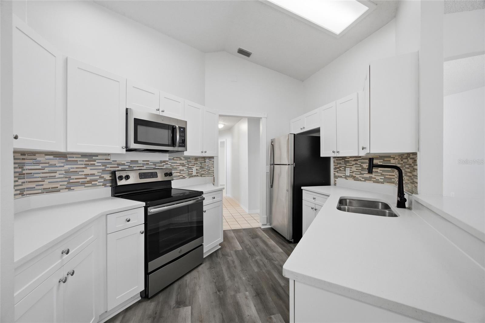 Image 11 of 33 For 812 Crestridge Drive