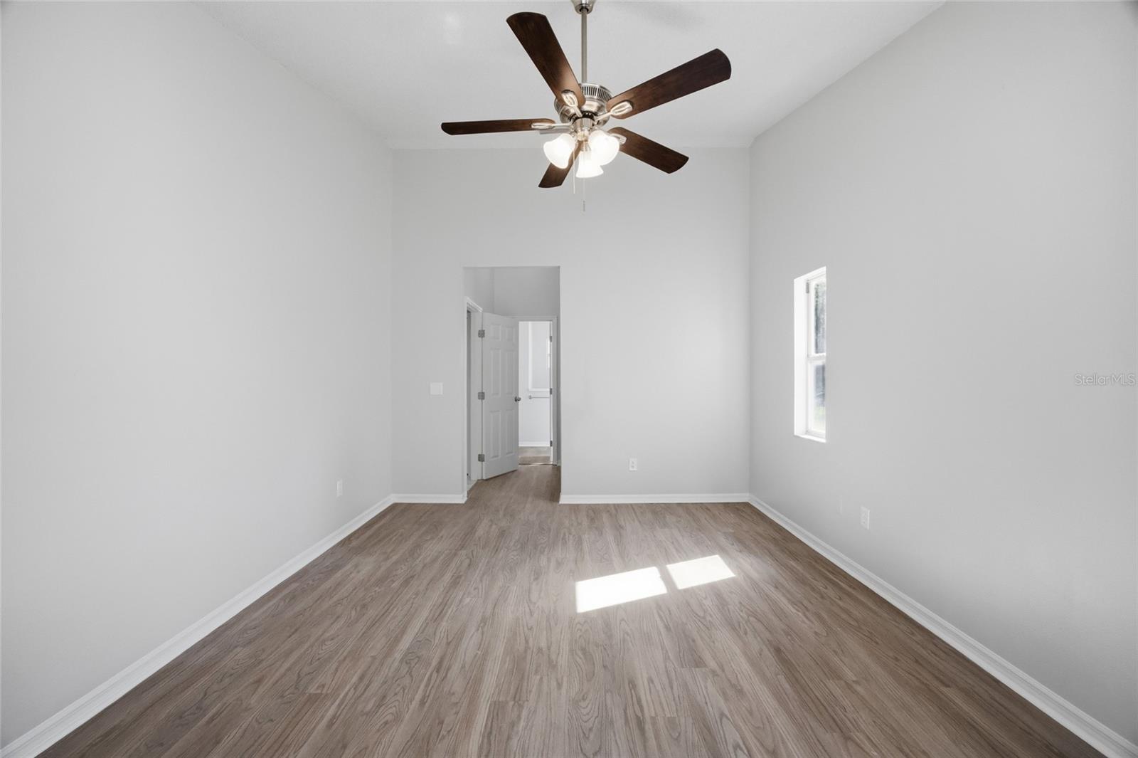 Image 14 of 33 For 812 Crestridge Drive