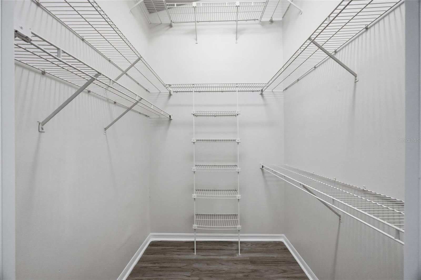 Image 15 of 33 For 812 Crestridge Drive