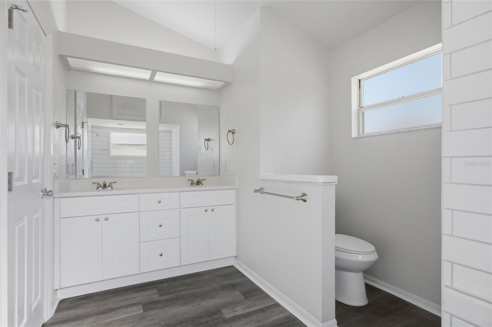 Image 17 of 33 For 812 Crestridge Drive