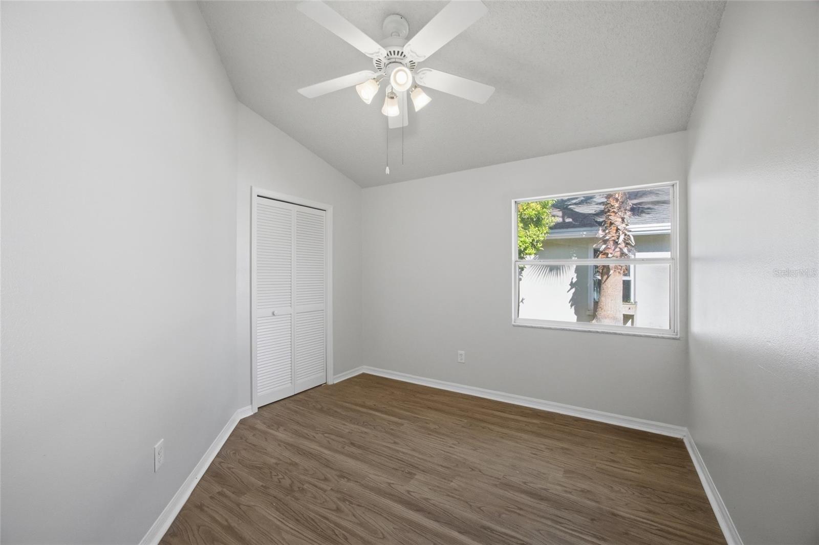 Image 19 of 33 For 812 Crestridge Drive