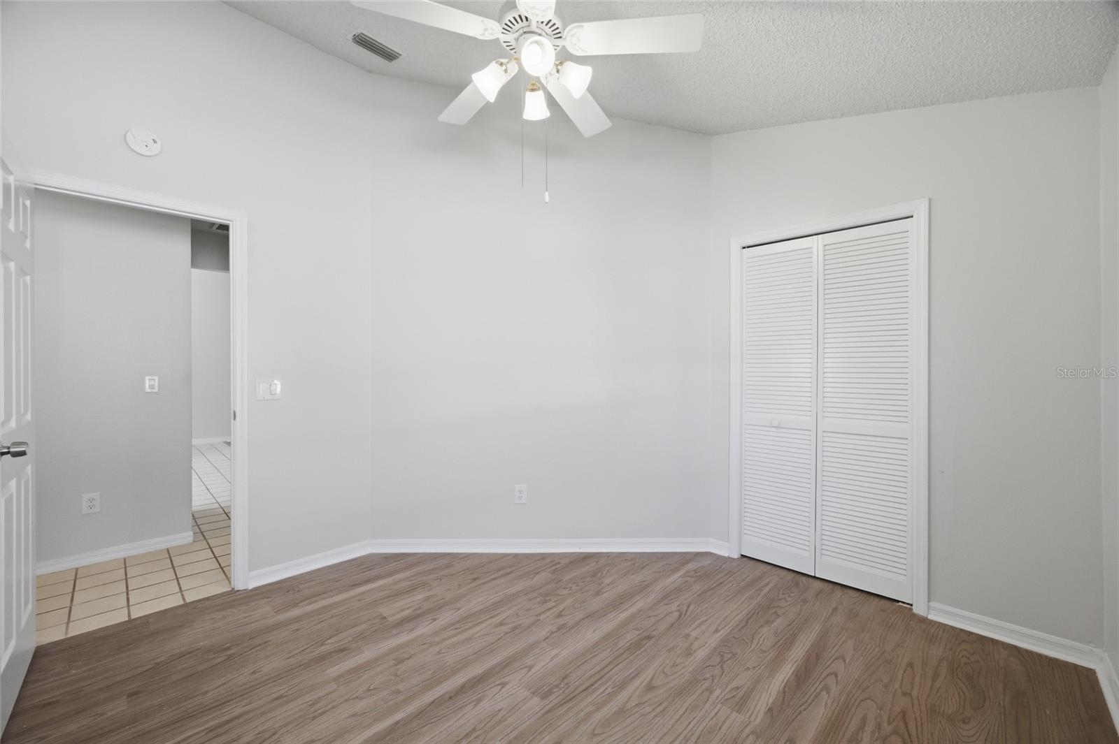 Image 20 of 33 For 812 Crestridge Drive