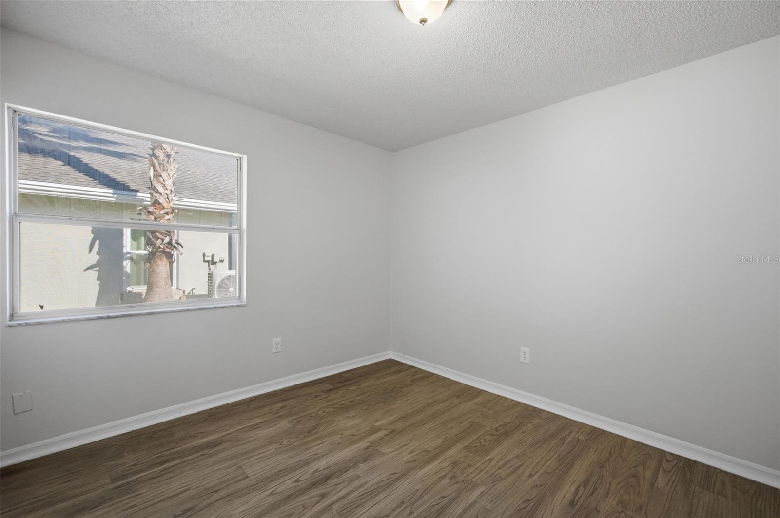 Image 22 of 33 For 812 Crestridge Drive