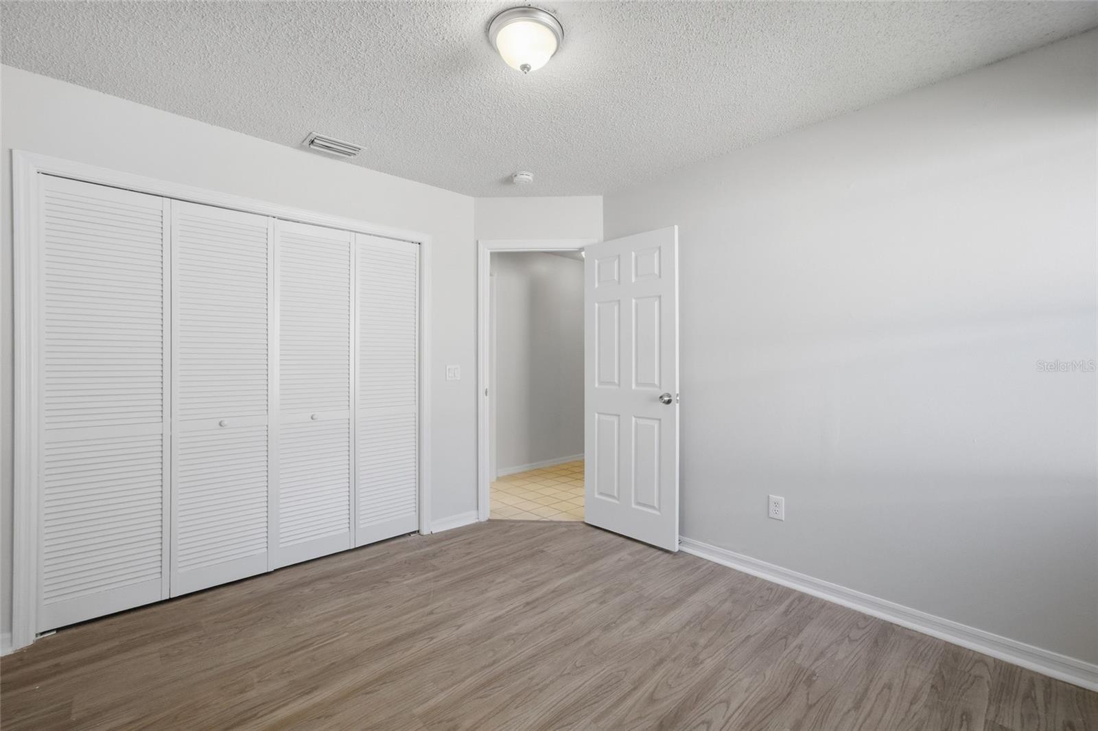 Image 23 of 33 For 812 Crestridge Drive