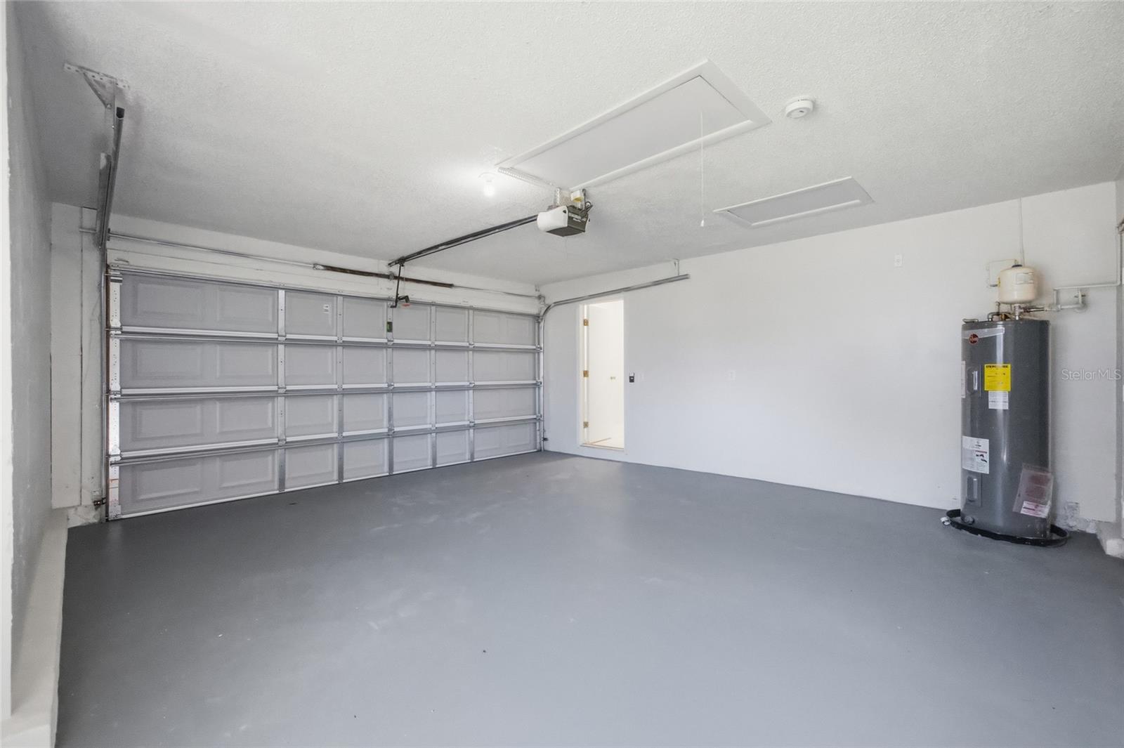 Image 24 of 33 For 812 Crestridge Drive