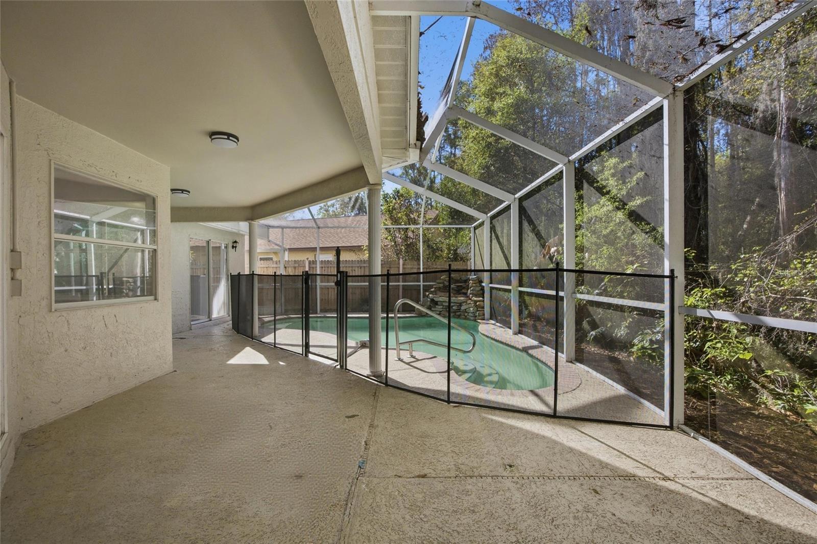 Image 25 of 33 For 812 Crestridge Drive