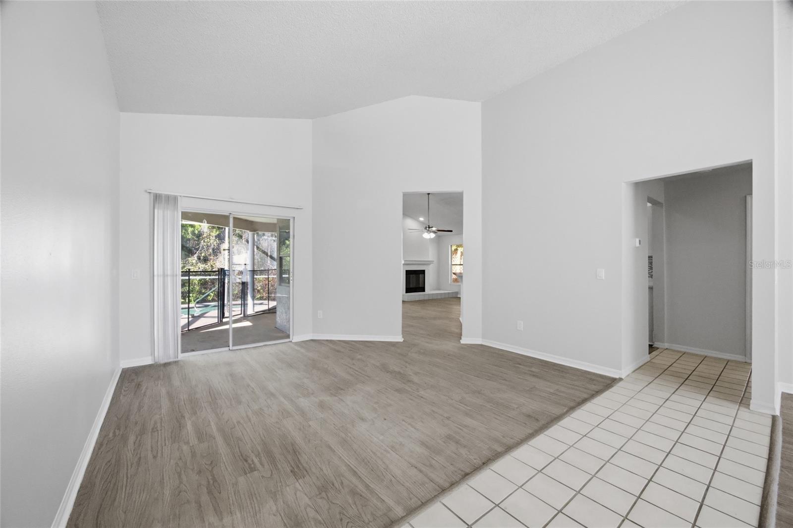 Image 7 of 33 For 812 Crestridge Drive