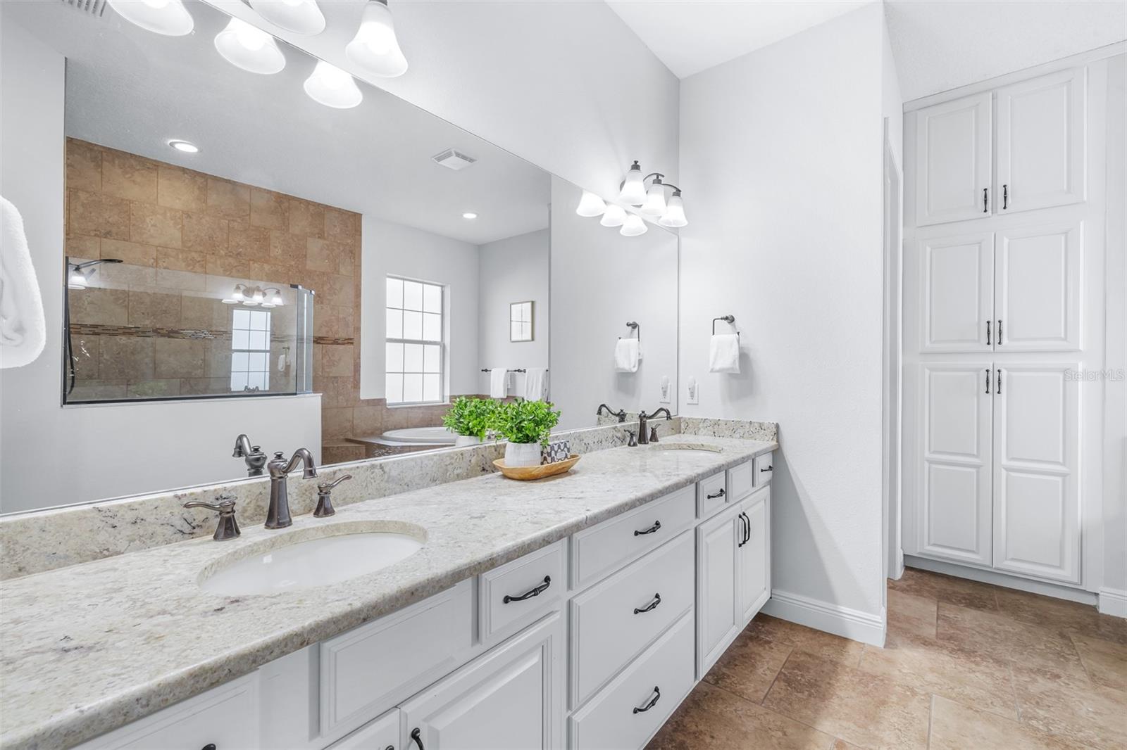 Image 46 of 91 For 32545 Silvercreek Way