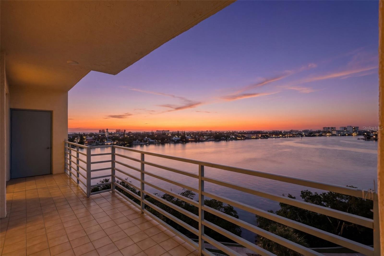 Image 30 of 50 For 7932 Sailboat Key Boulevard S 806