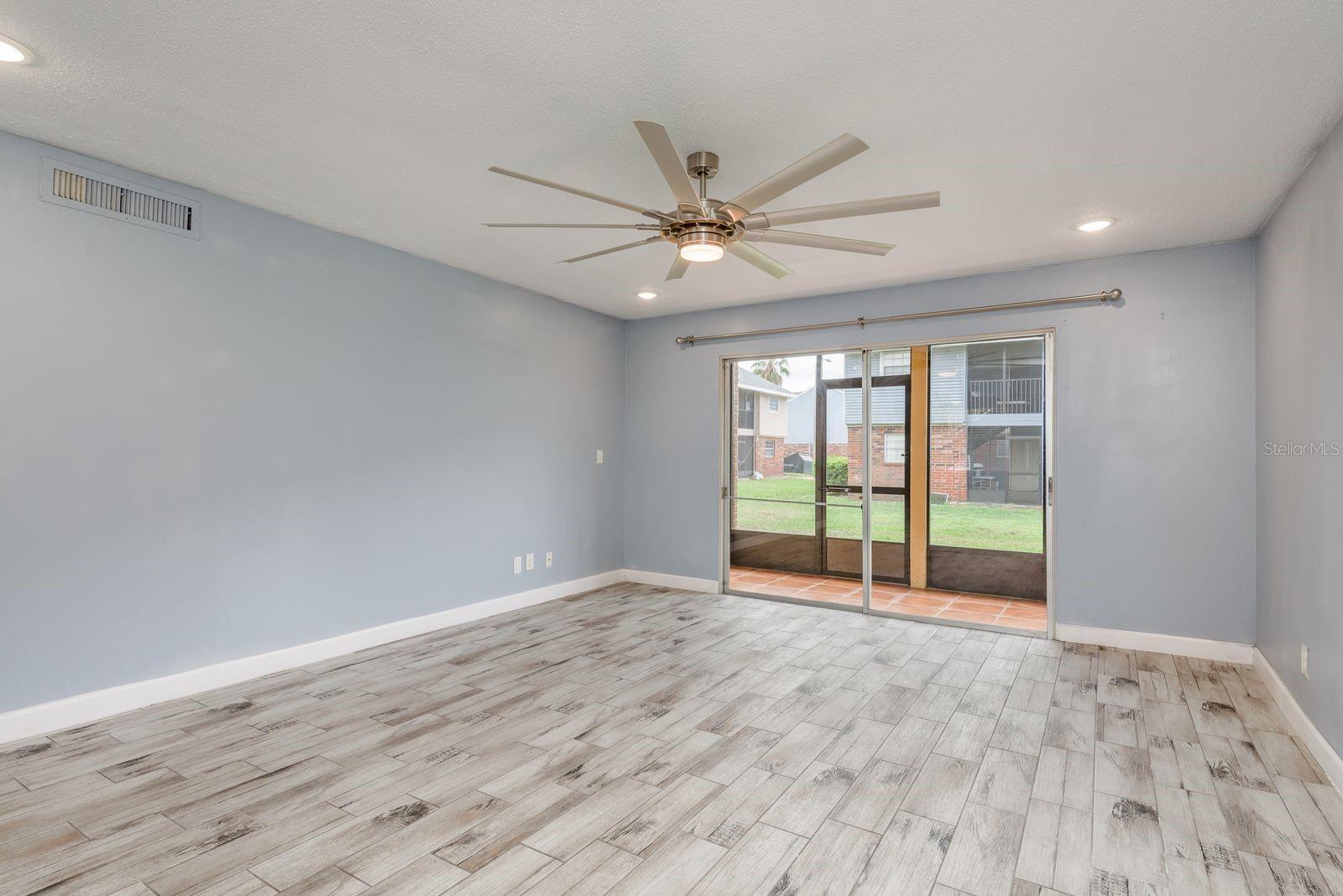 Image 13 of 39 For 200 Country Club Drive 701