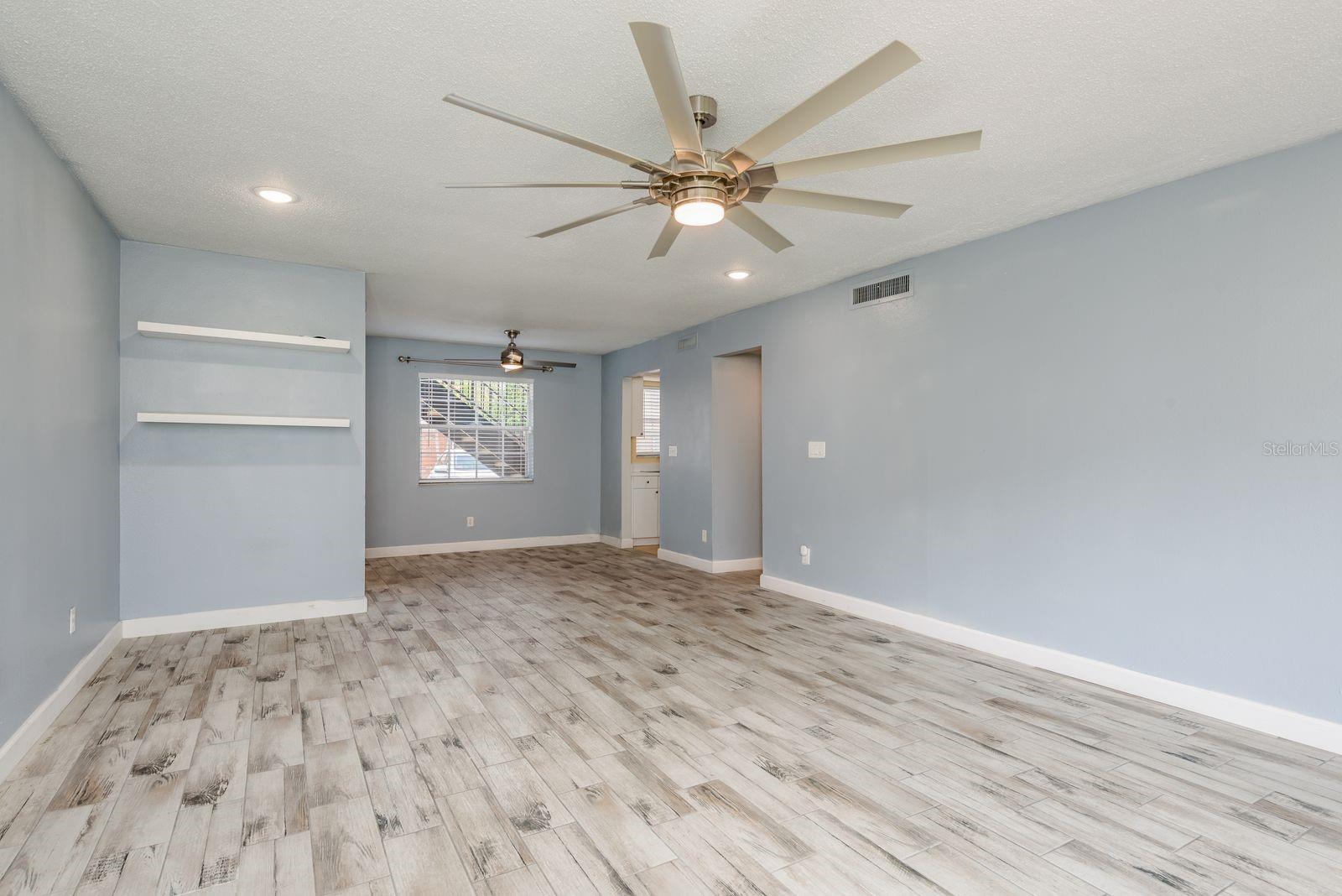 Image 15 of 39 For 200 Country Club Drive 701