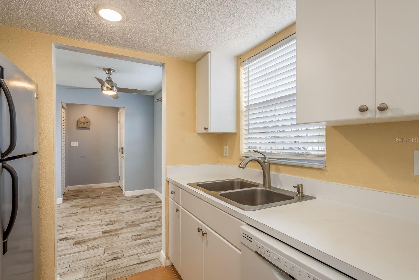 Image 19 of 39 For 200 Country Club Drive 701