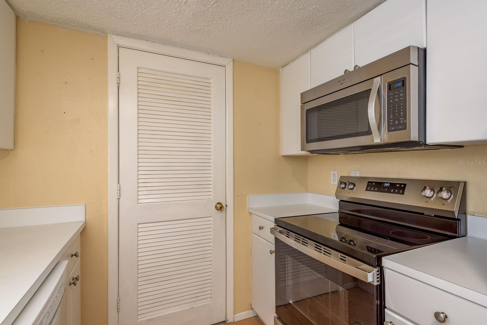 Image 20 of 39 For 200 Country Club Drive 701