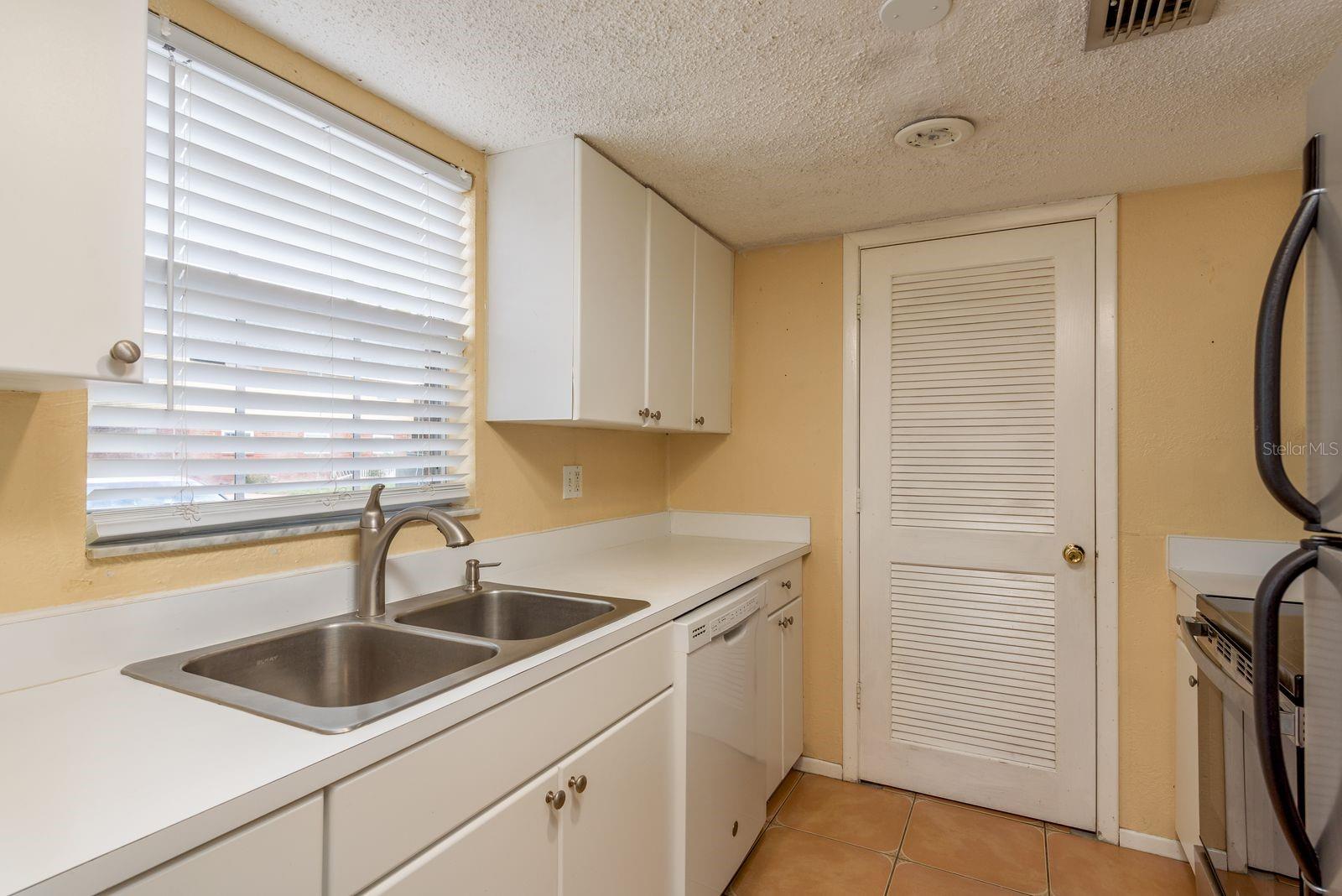 Image 5 of 39 For 200 Country Club Drive 701