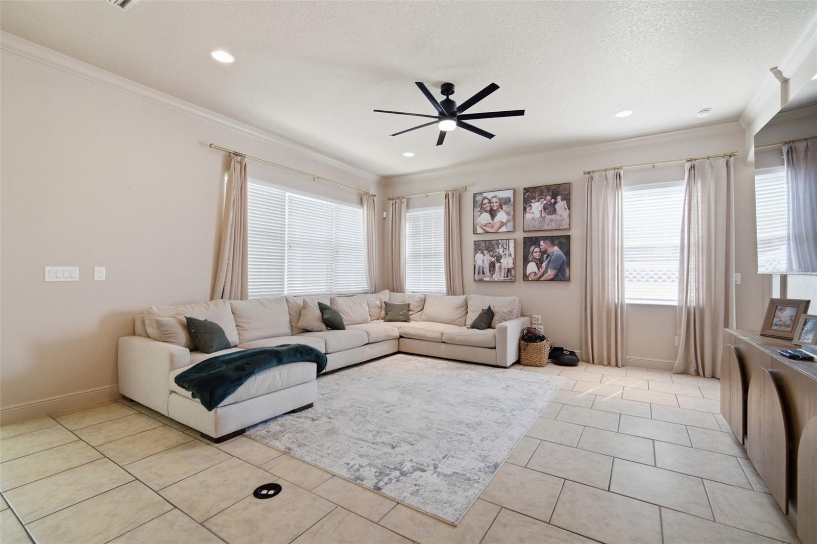 Image 13 of 72 For 3220 Azure Sky Way