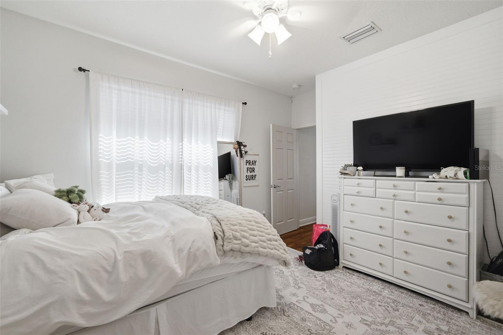 Image 24 of 72 For 3220 Azure Sky Way