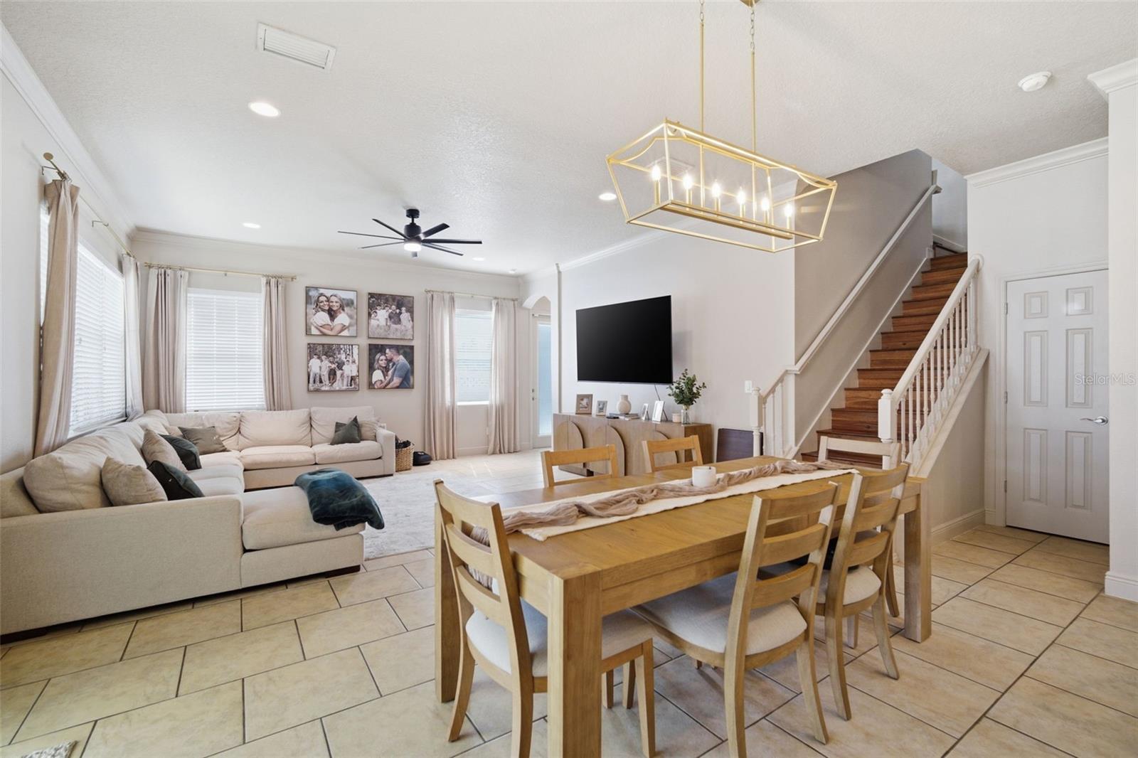 Image 5 of 72 For 3220 Azure Sky Way