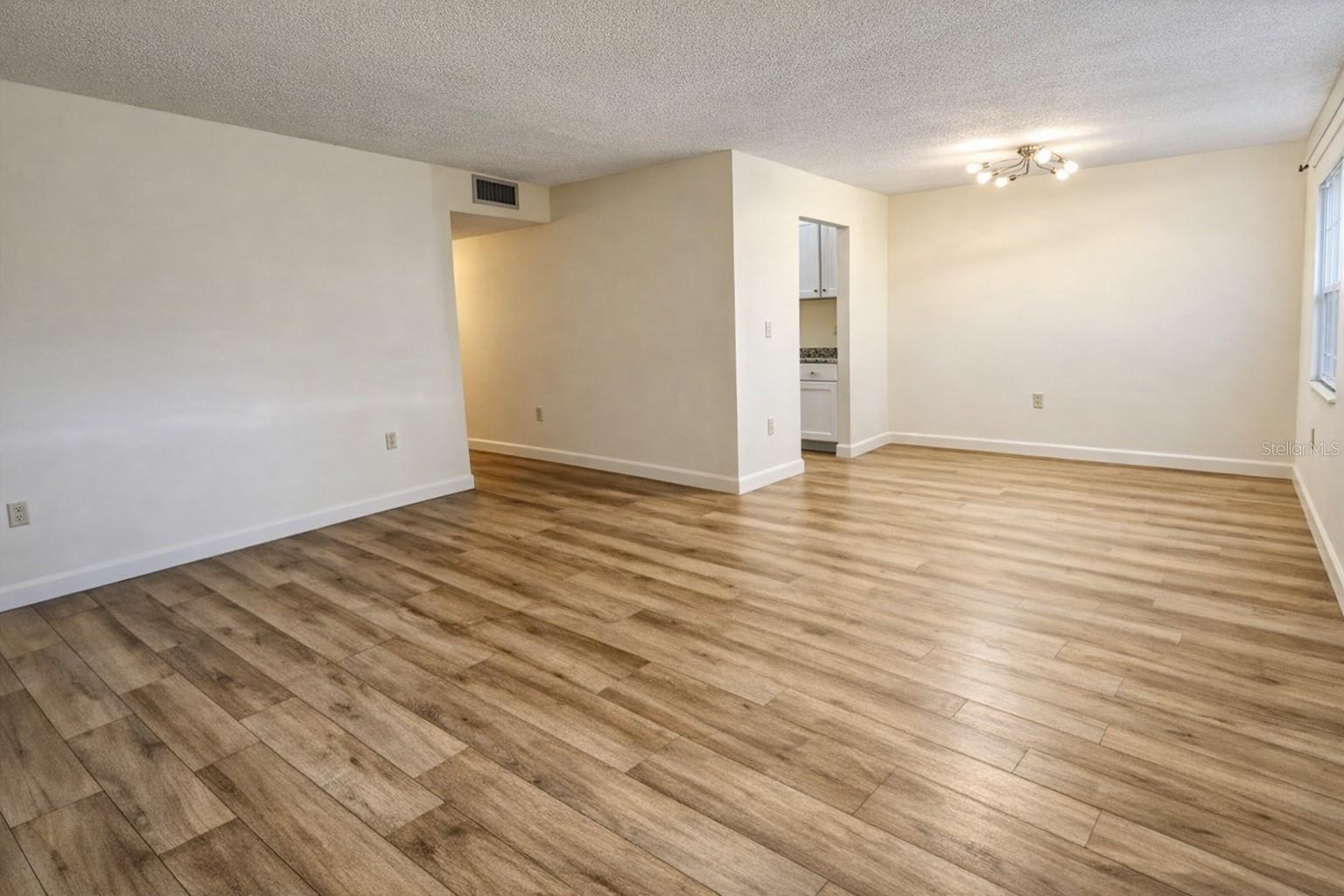 Image 4 of 14 For 1712 Belleair Forest Drive A