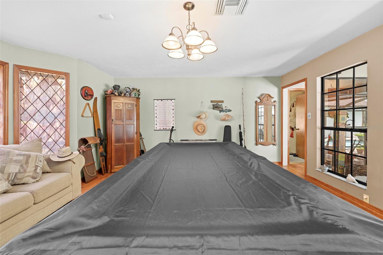 Image 18 of 87 For 14152 Pepperwood Court