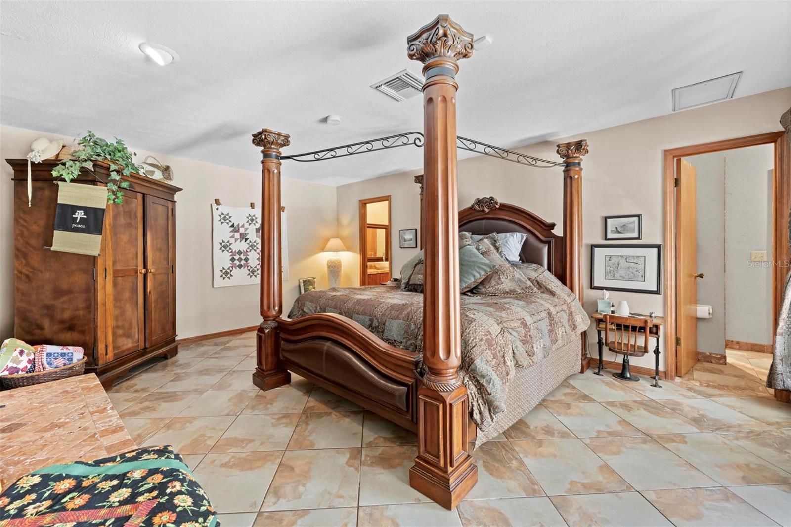 Image 29 of 87 For 14152 Pepperwood Court