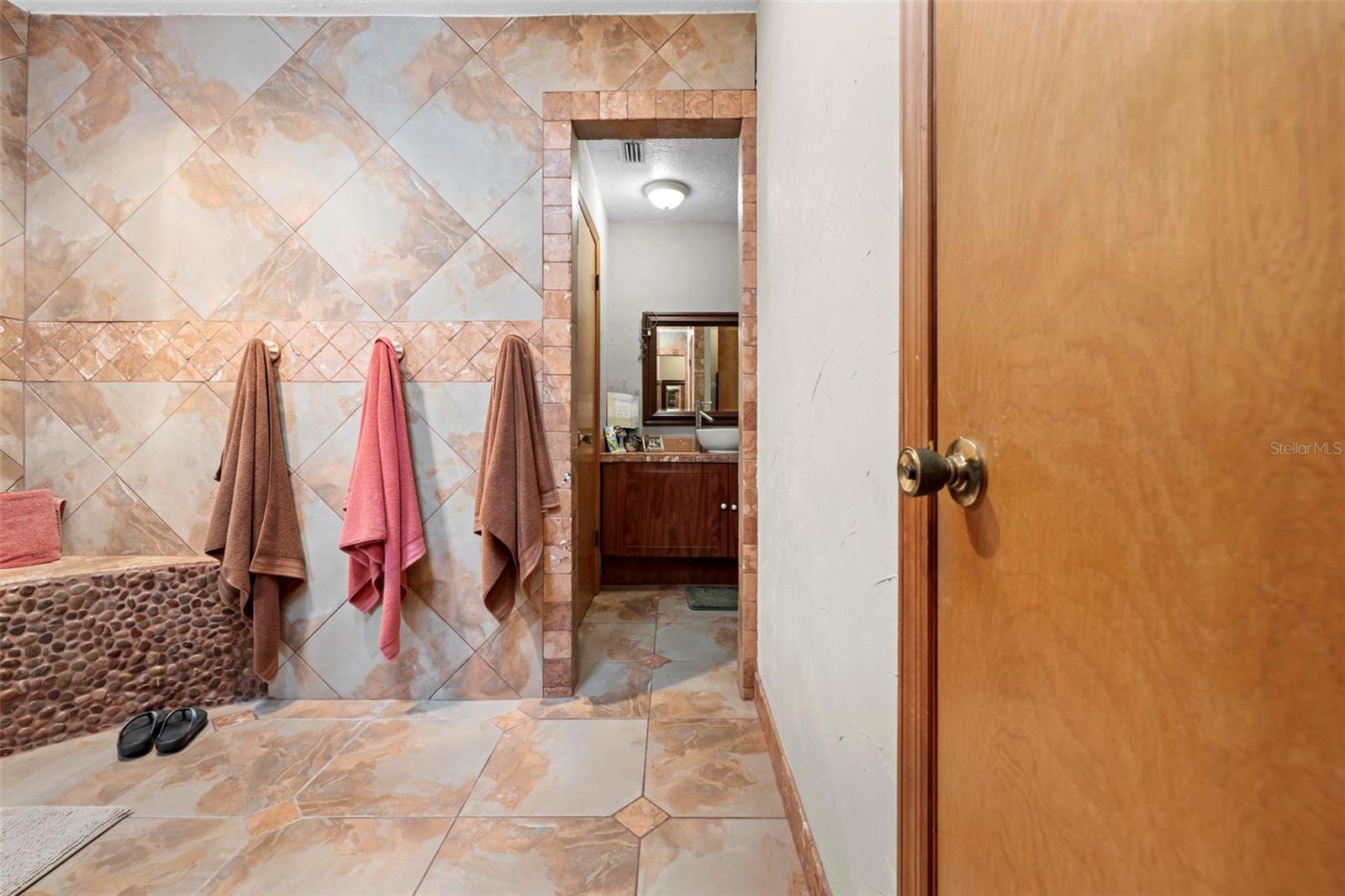 Image 40 of 87 For 14152 Pepperwood Court