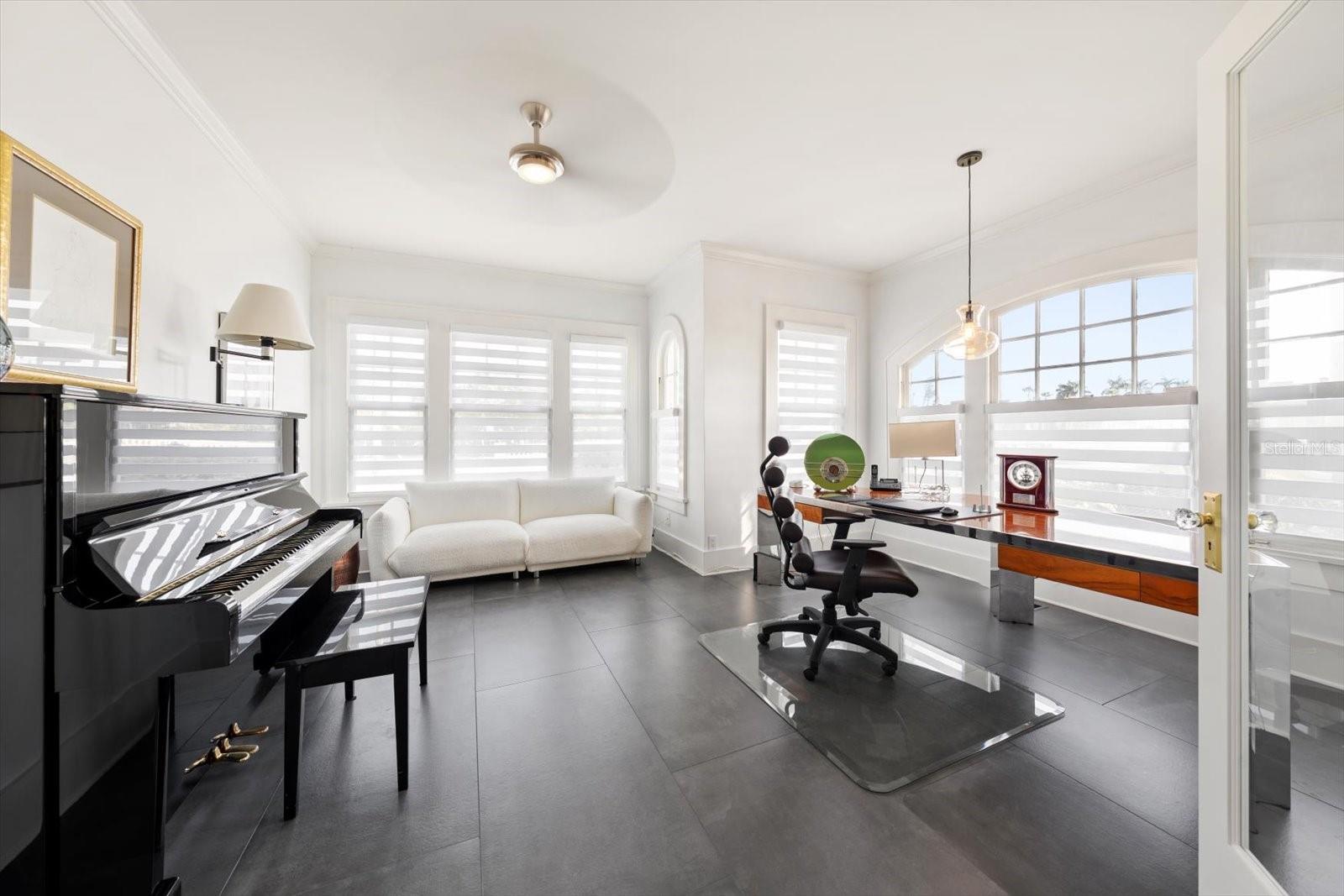 Image 14 of 76 For 2050 Coffee Pot Boulevard Ne