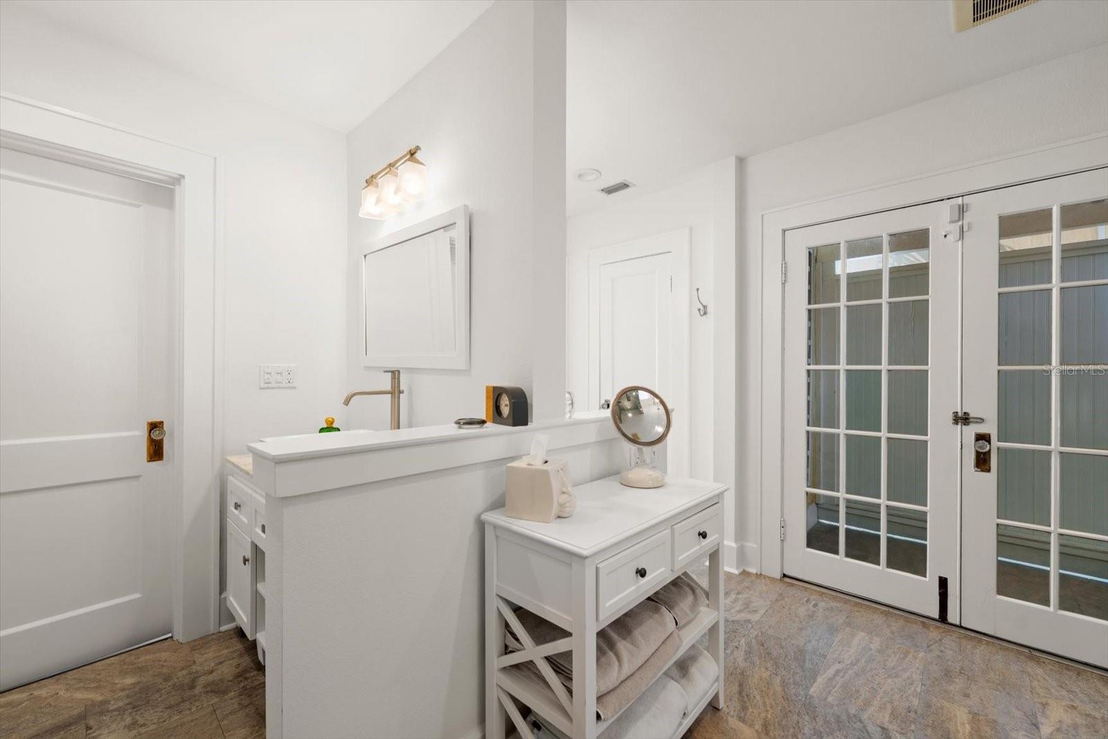 Image 38 of 76 For 2050 Coffee Pot Boulevard Ne