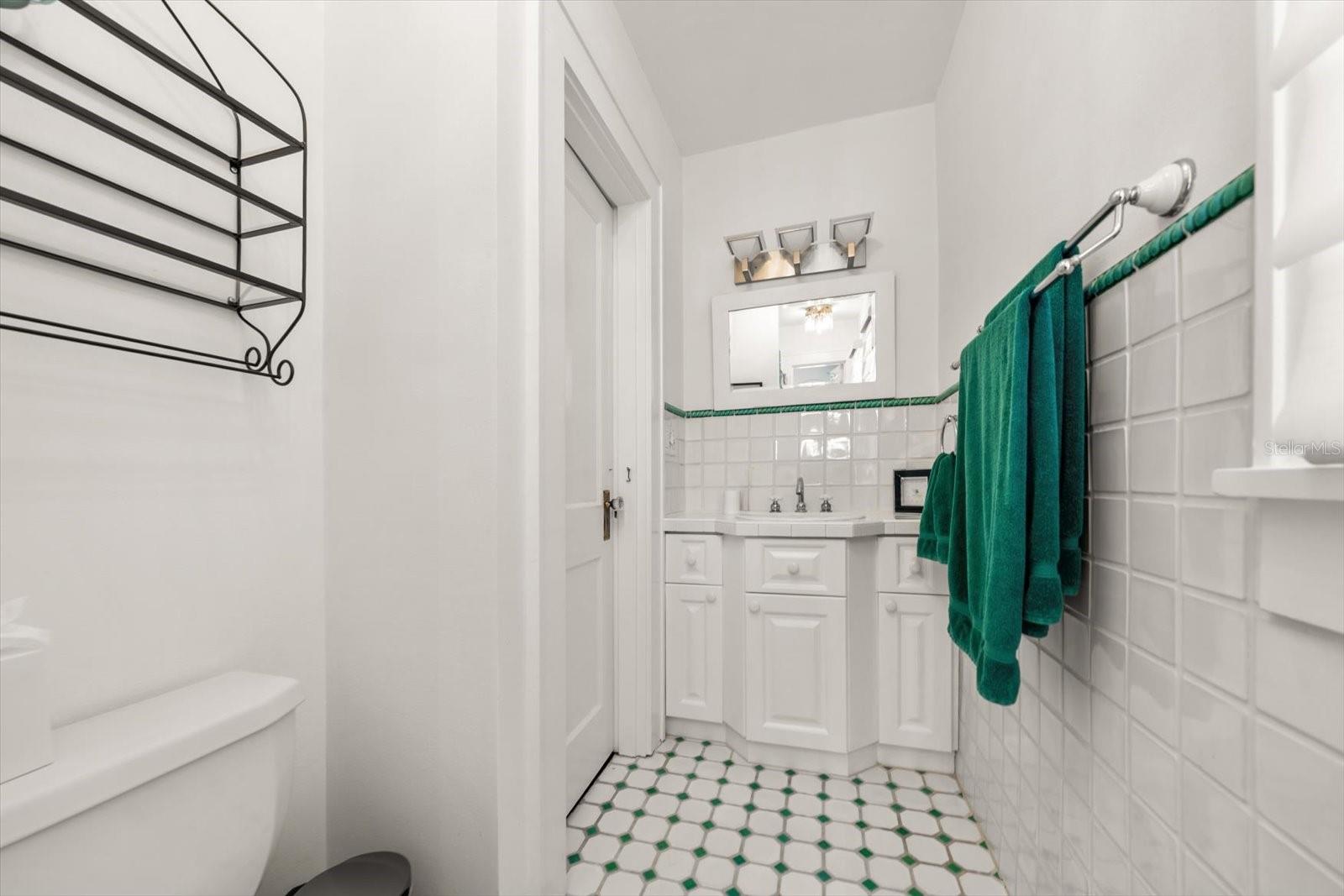 Image 49 of 76 For 2050 Coffee Pot Boulevard Ne