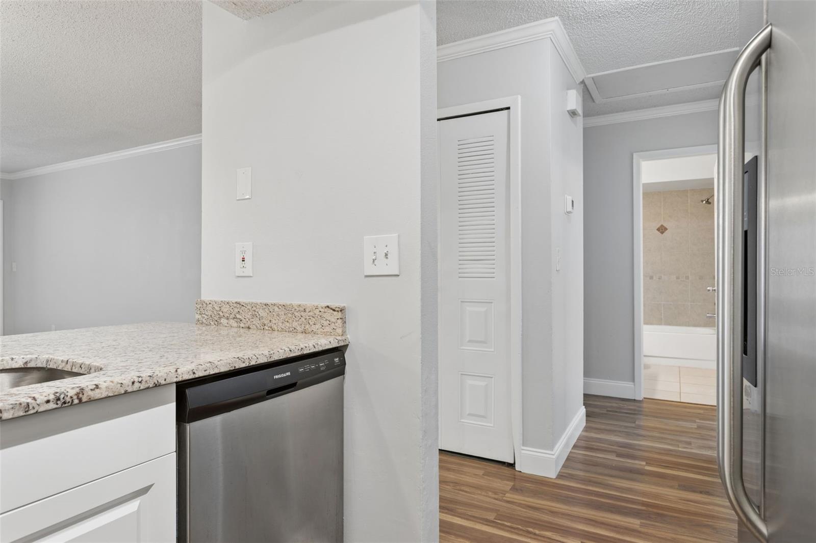 Image 12 of 50 For 10307 Councils Way