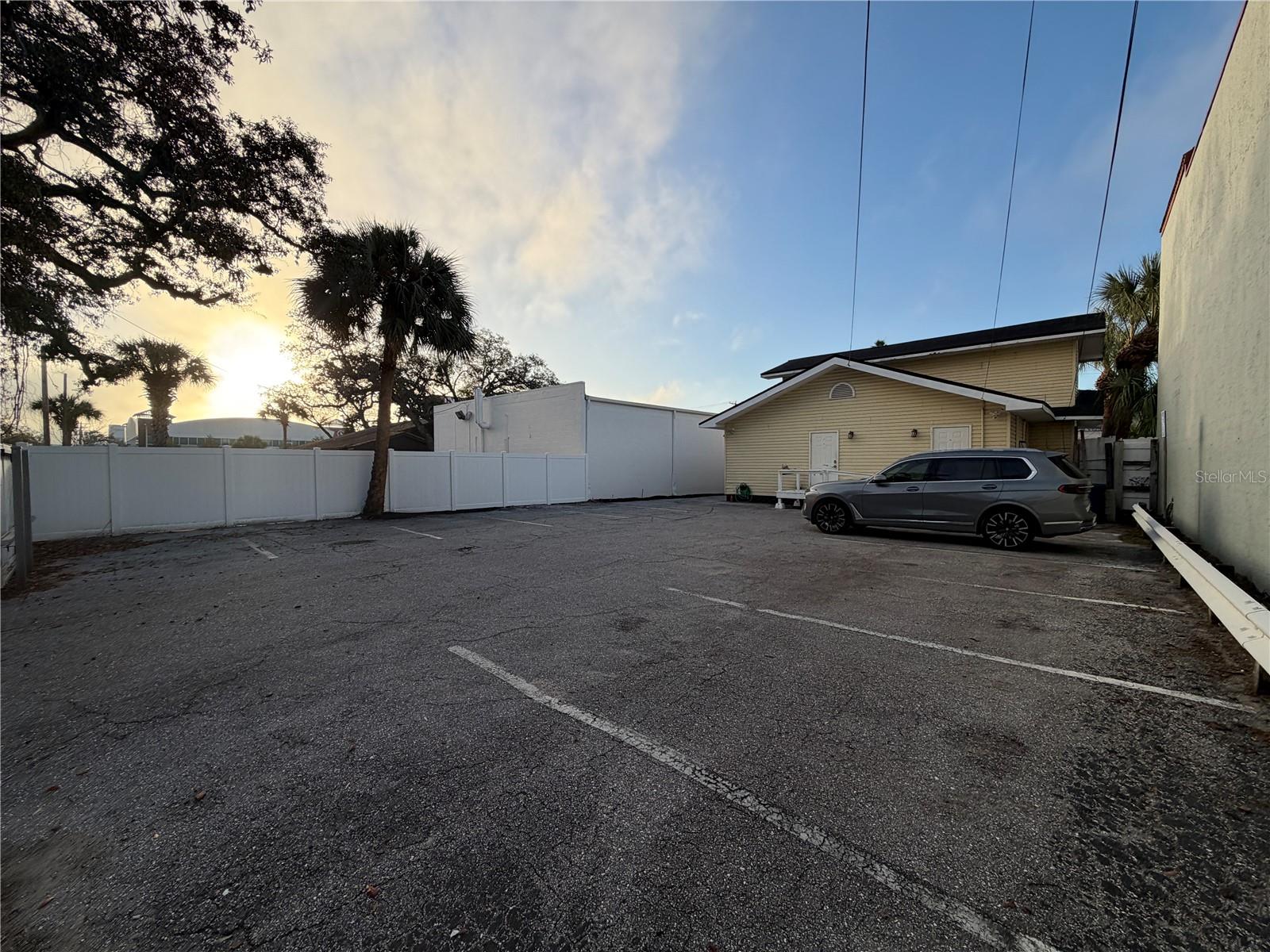 Image 10 of 22 For 2001 Kennedy Boulevard