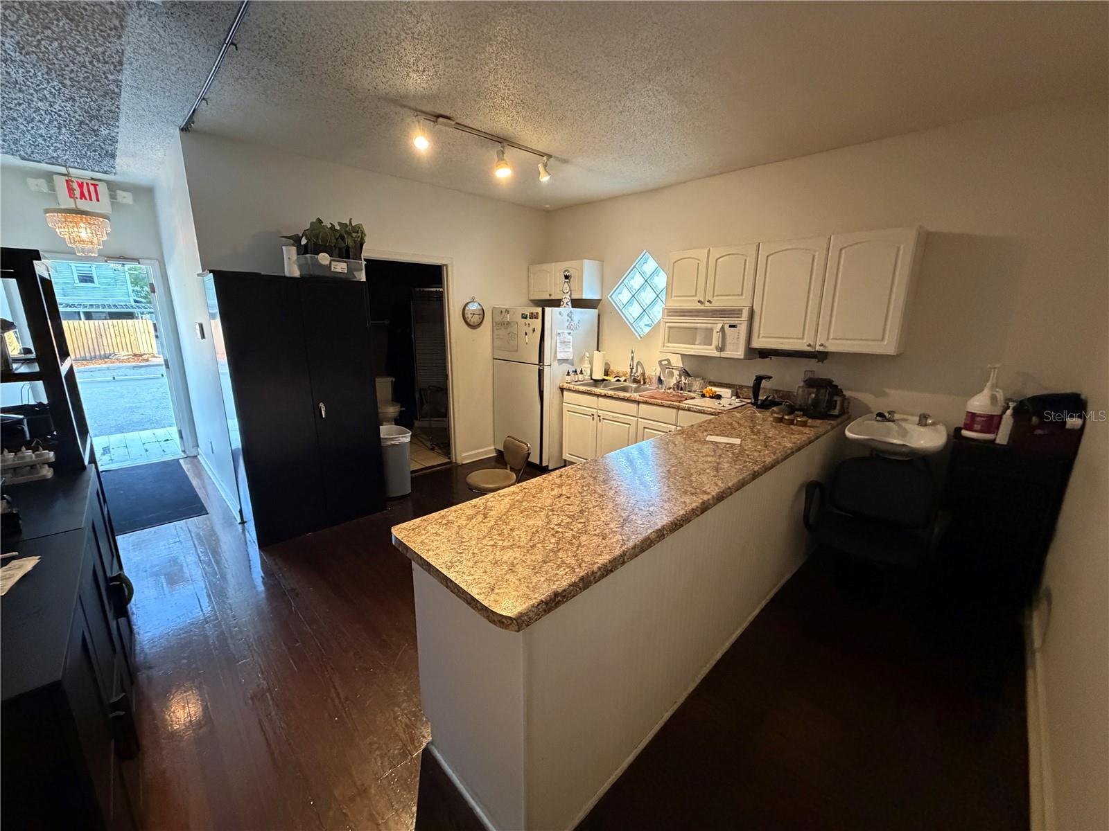 Image 20 of 22 For 2001 Kennedy Boulevard