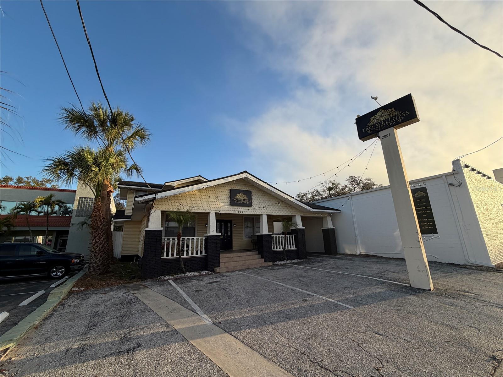 Image 3 of 22 For 2001 Kennedy Boulevard