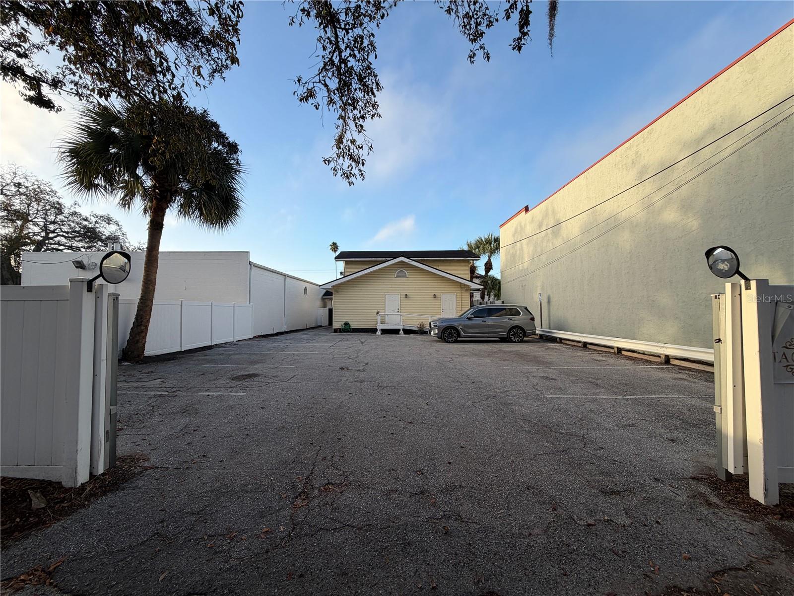 Image 9 of 22 For 2001 Kennedy Boulevard