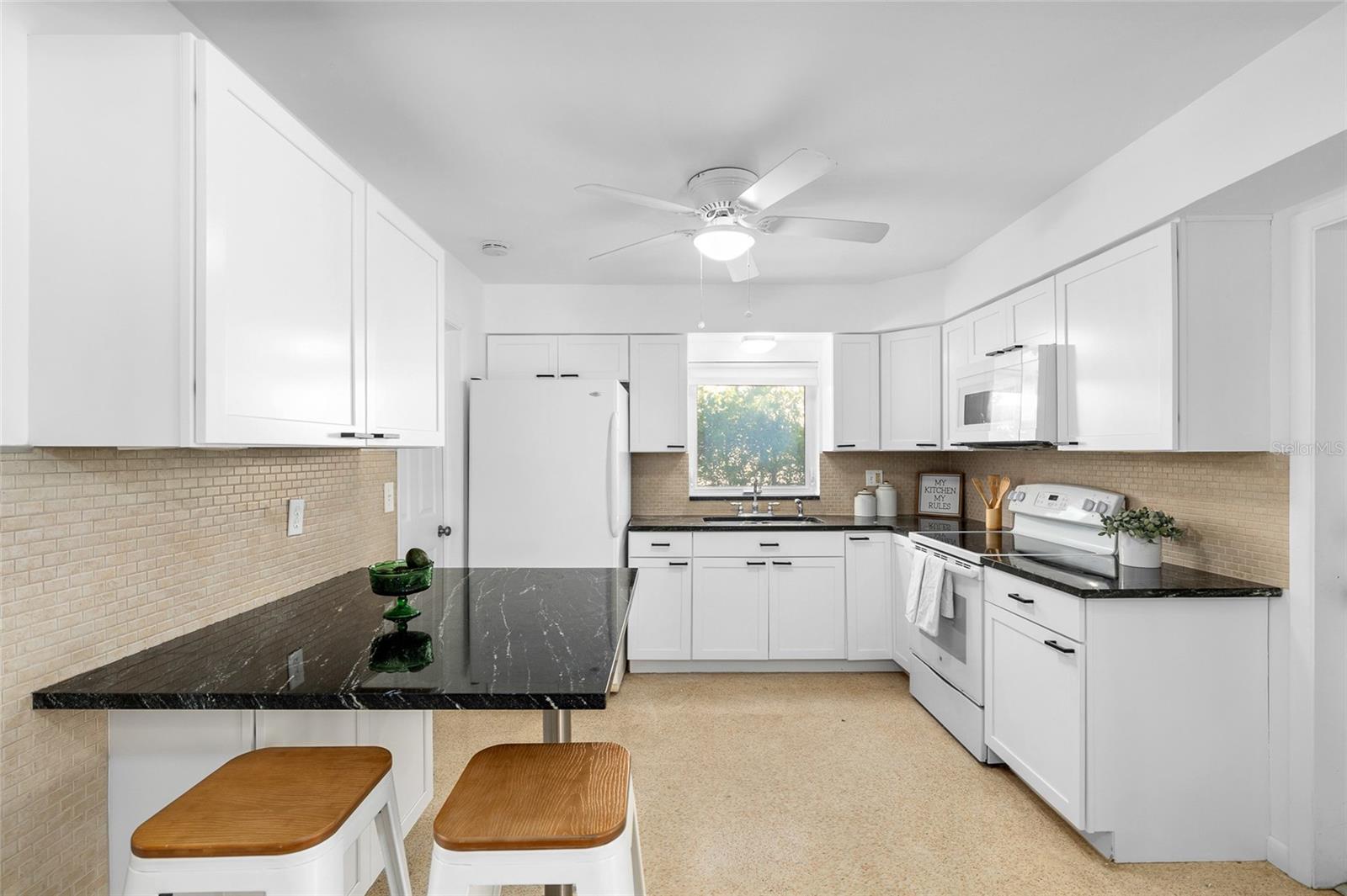 Image 11 of 48 For 1048 Charles Street