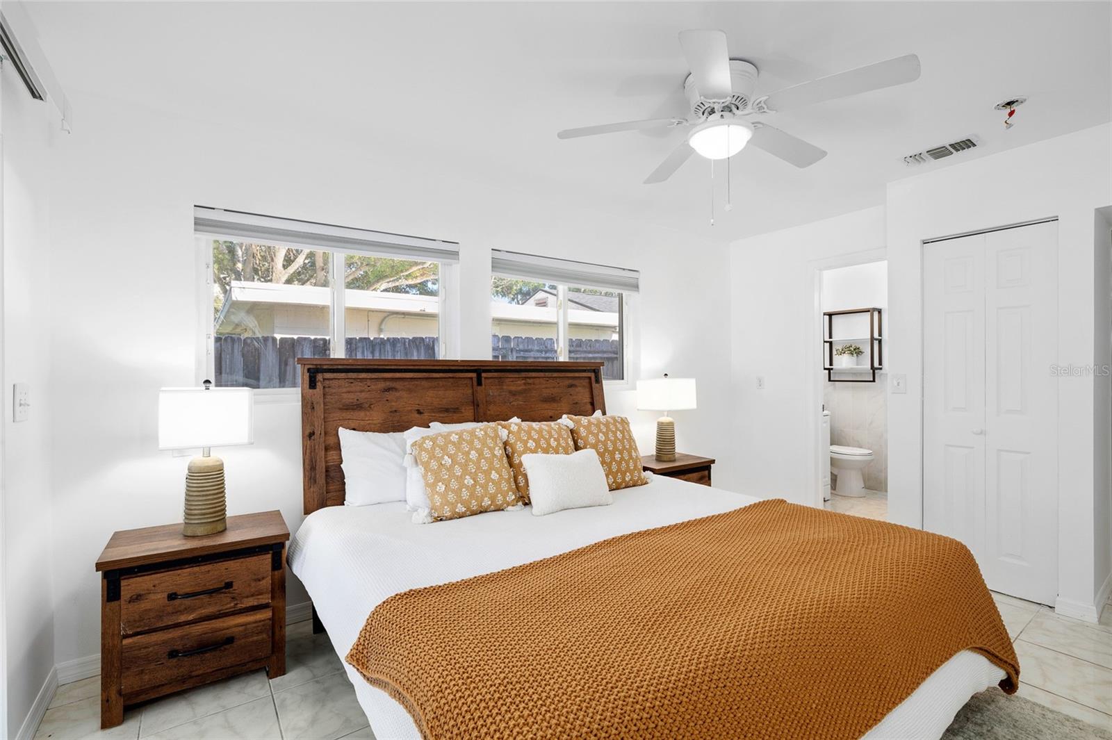 Image 14 of 48 For 1048 Charles Street