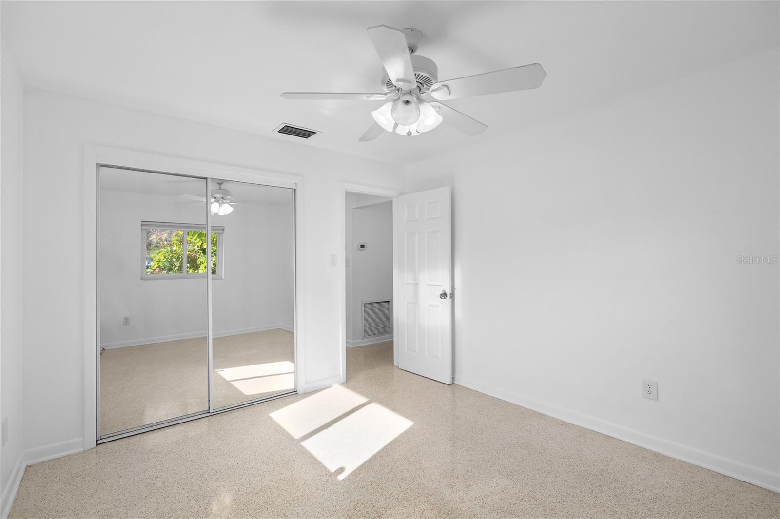 Image 19 of 48 For 1048 Charles Street