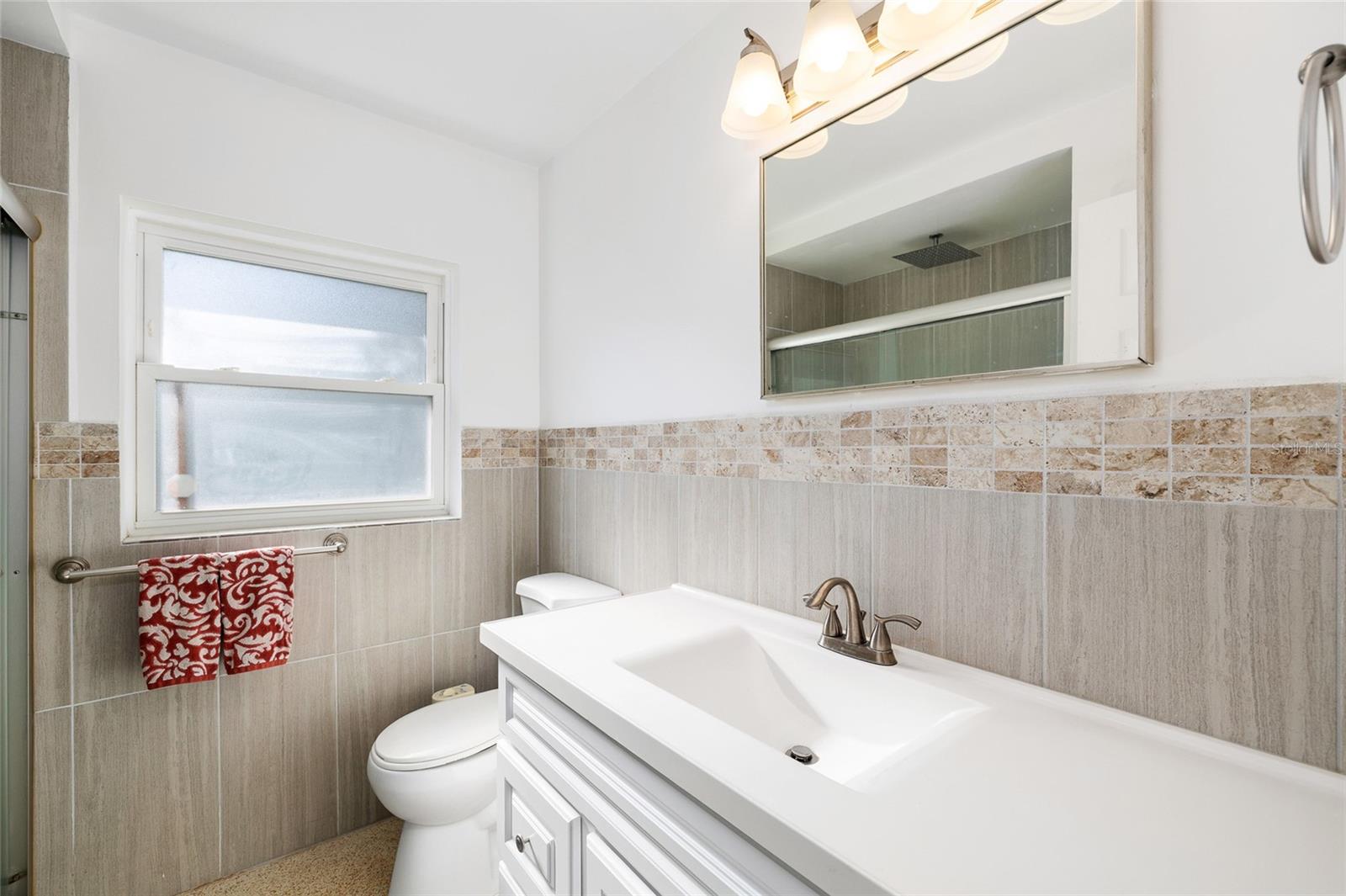 Image 20 of 48 For 1048 Charles Street