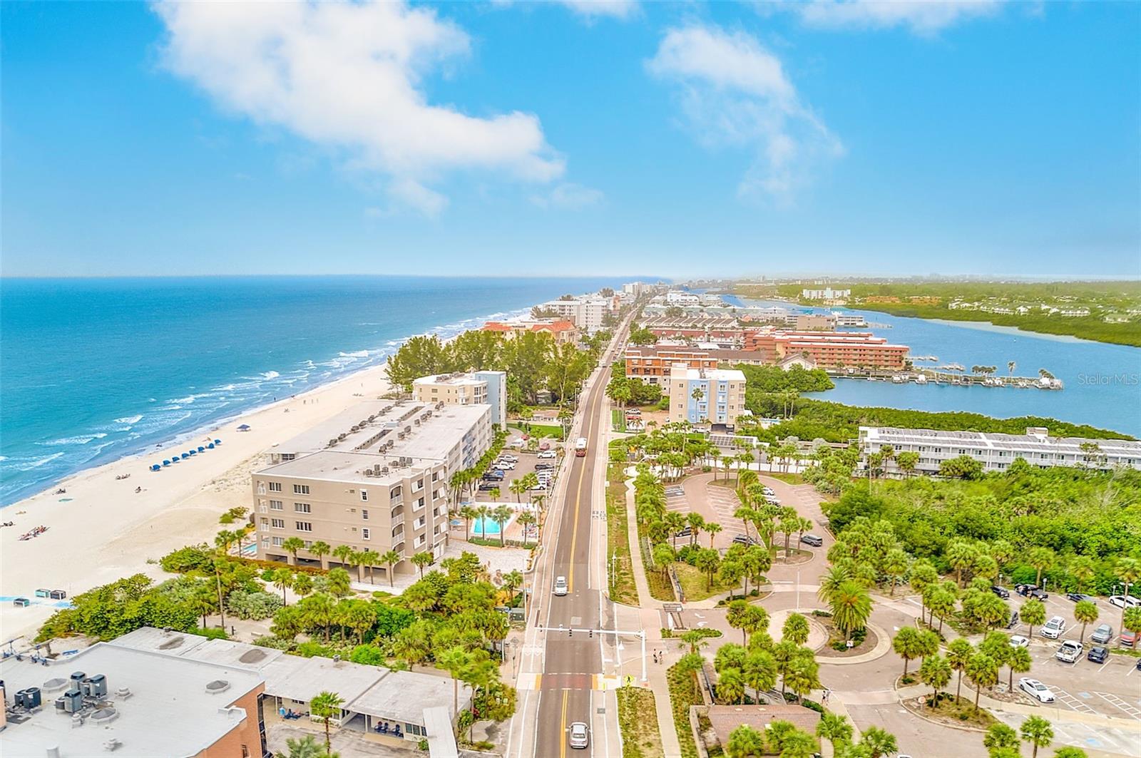 Image 13 of 53 For 19530 Gulf Boulevard 2b