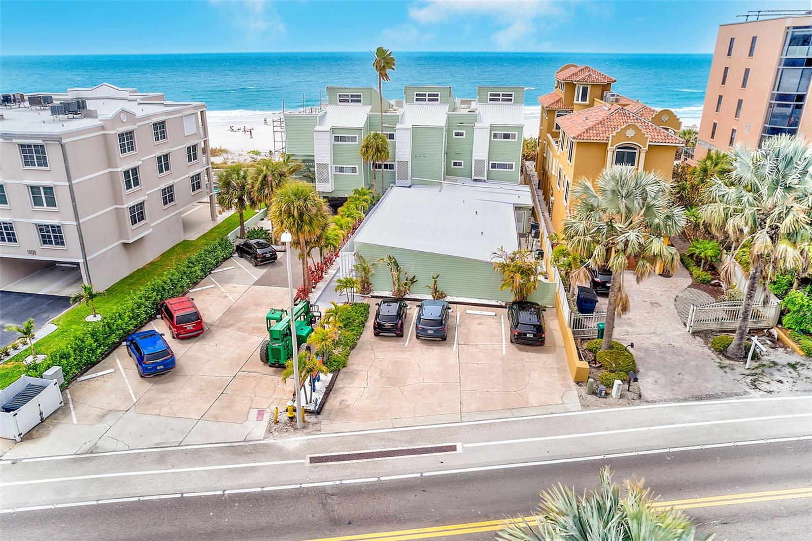 Image 14 of 53 For 19530 Gulf Boulevard 2b