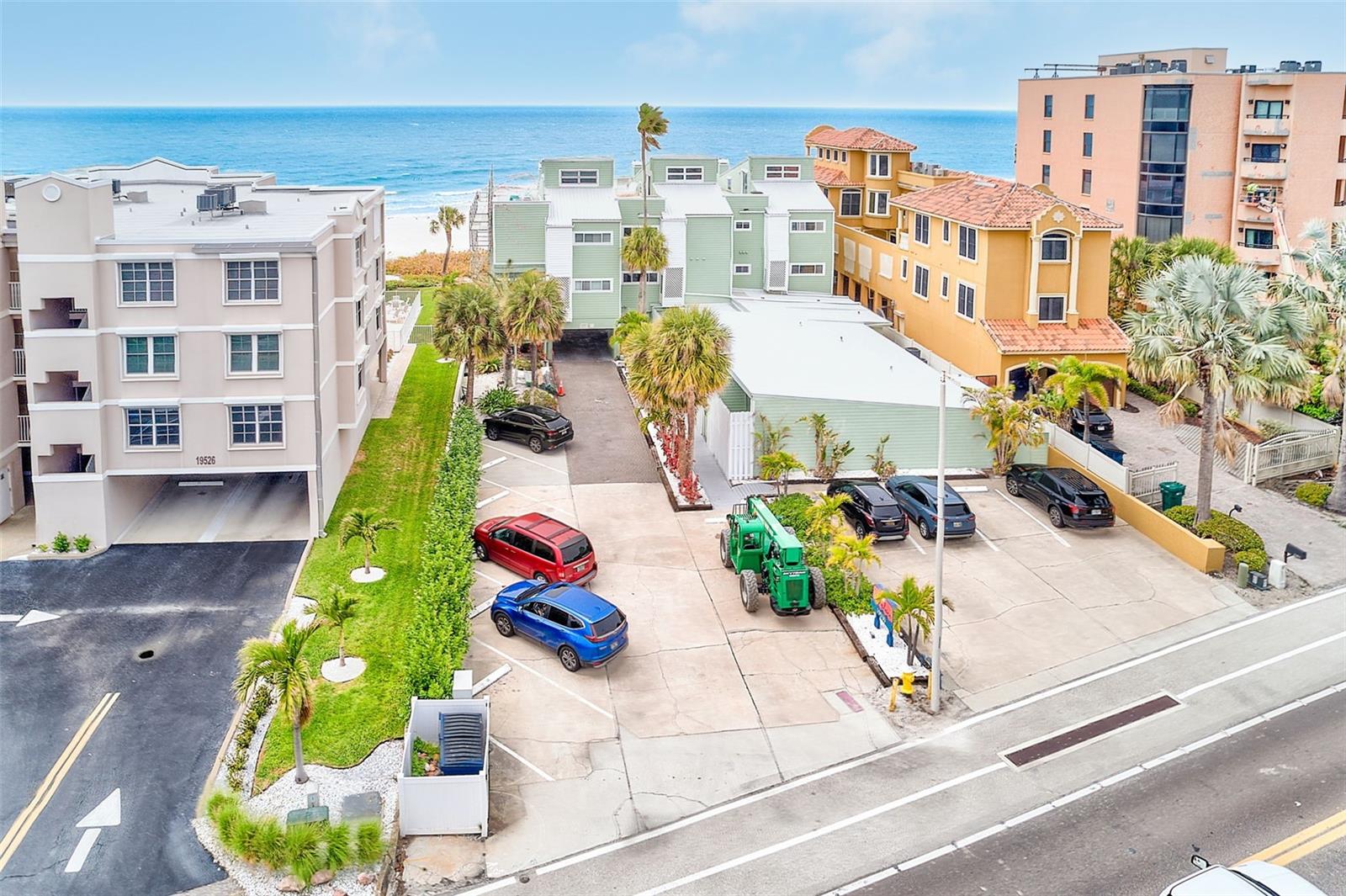 Image 15 of 53 For 19530 Gulf Boulevard 2b