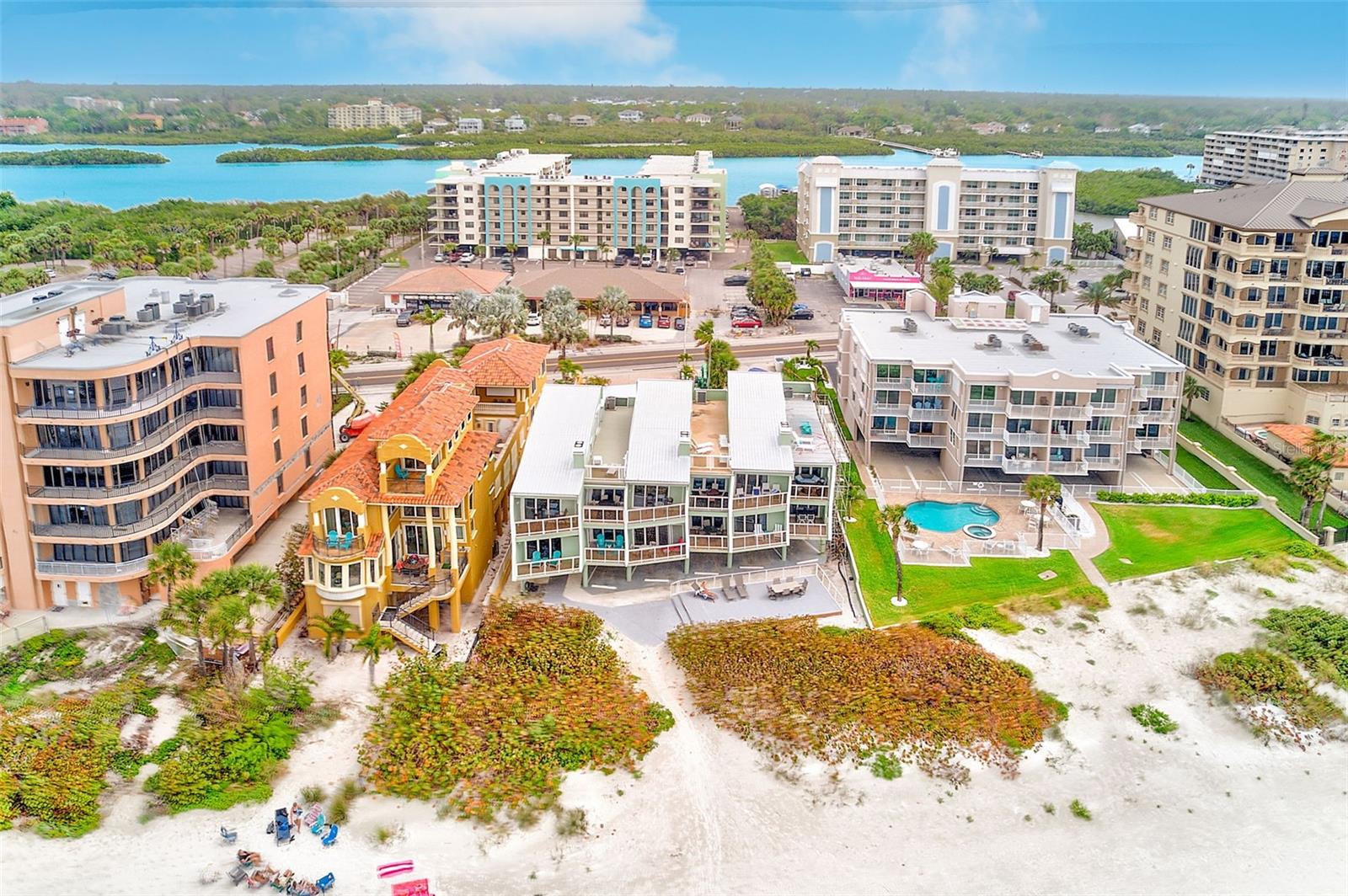 Image 2 of 53 For 19530 Gulf Boulevard 2b