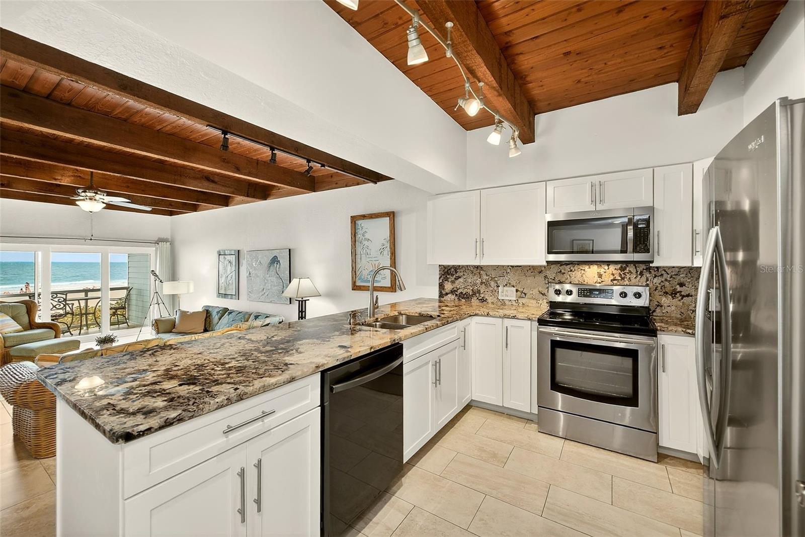 Image 22 of 53 For 19530 Gulf Boulevard 2b