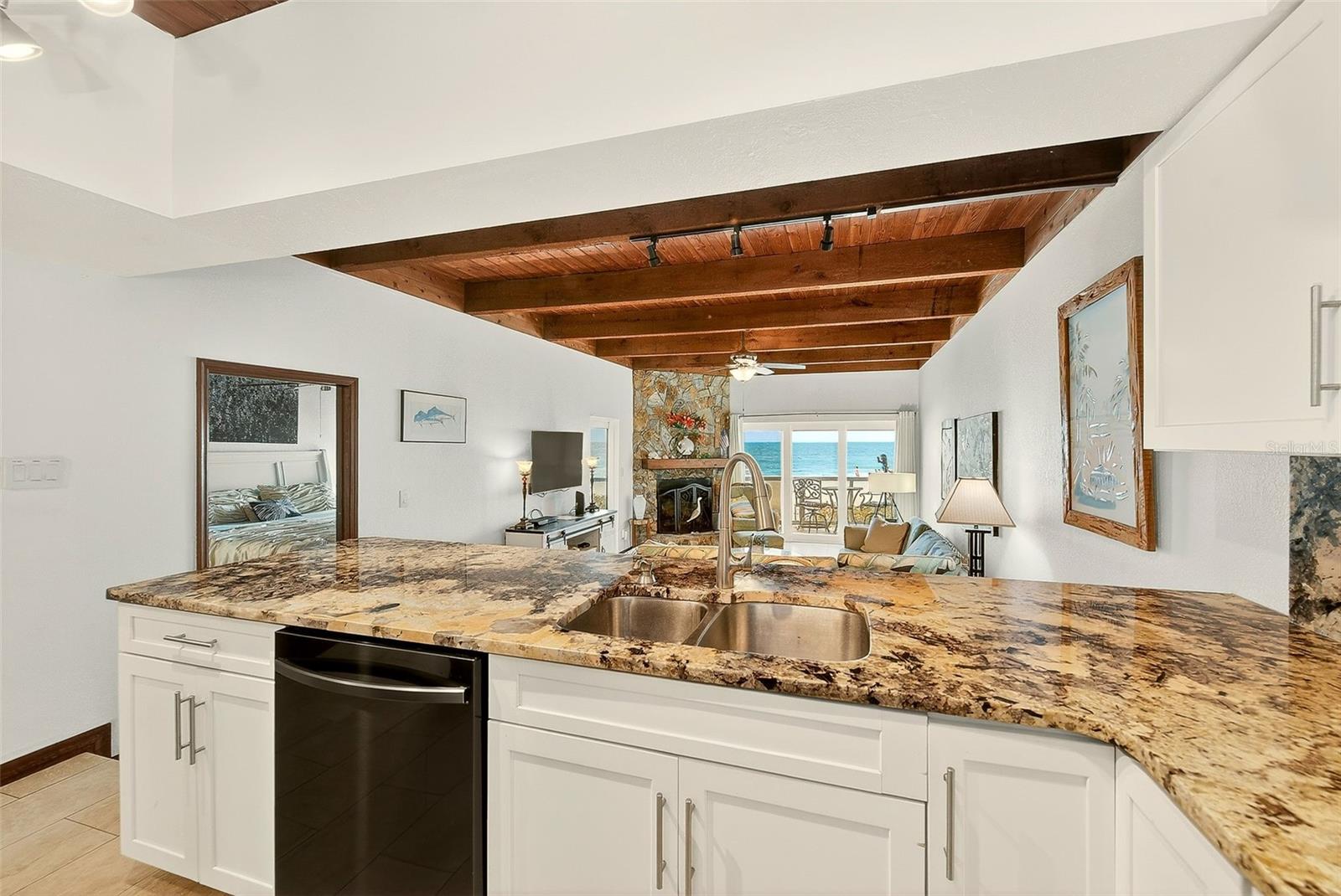 Image 23 of 53 For 19530 Gulf Boulevard 2b