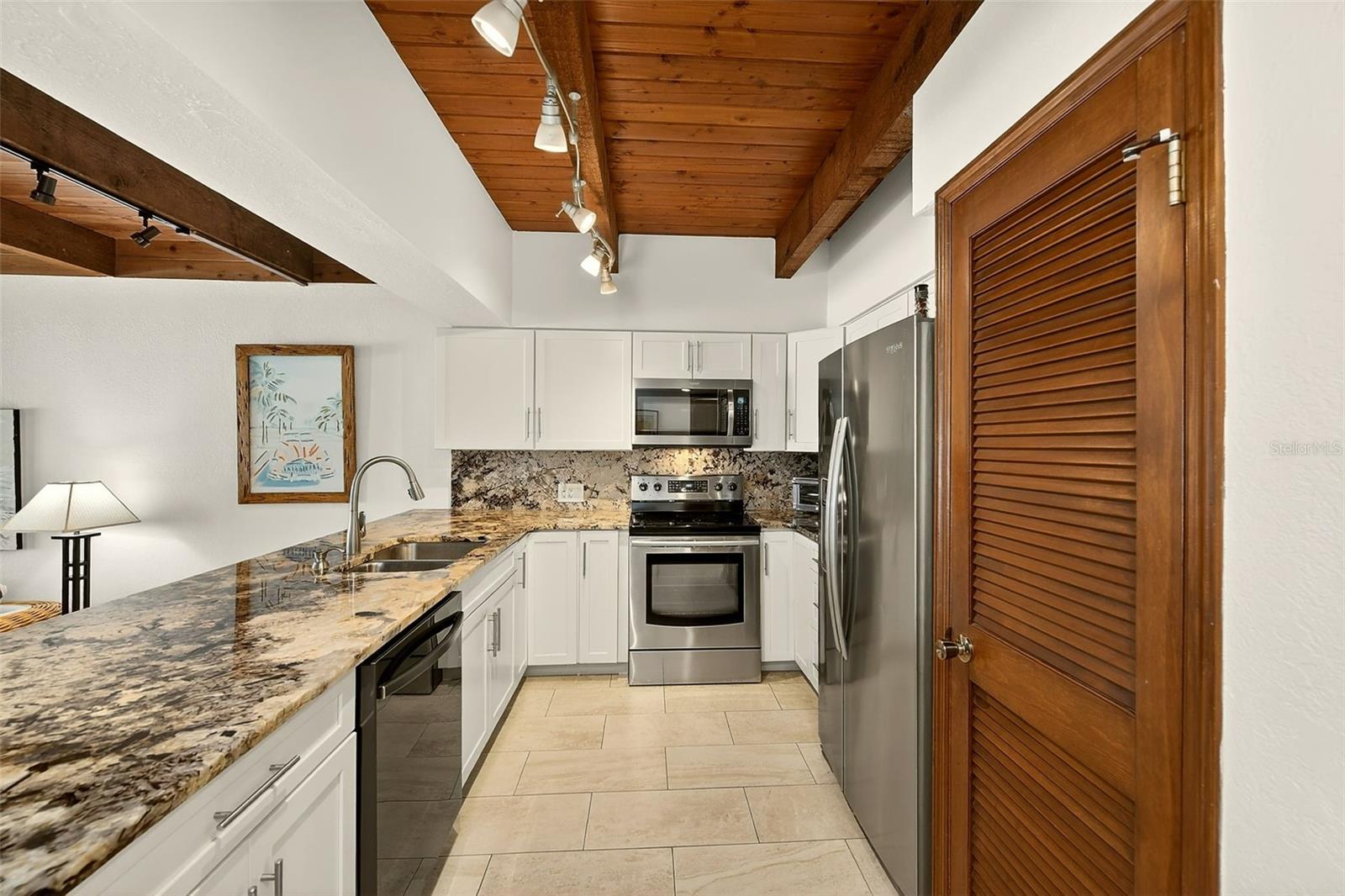 Image 24 of 53 For 19530 Gulf Boulevard 2b