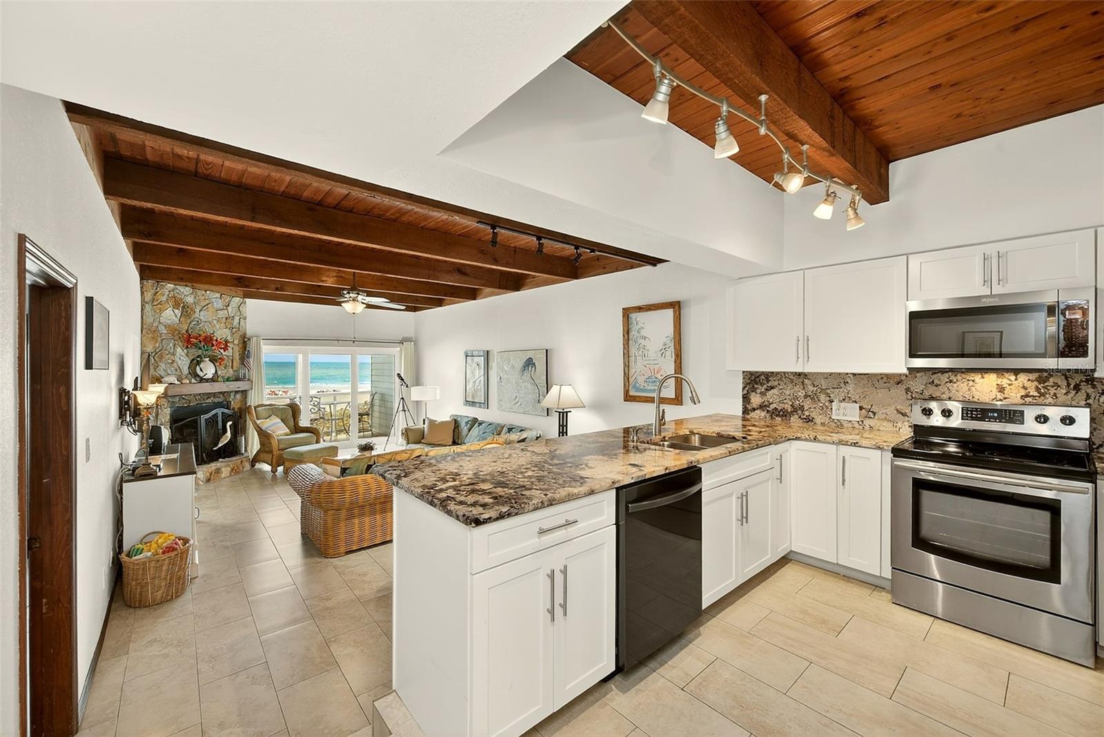 Image 25 of 53 For 19530 Gulf Boulevard 2b