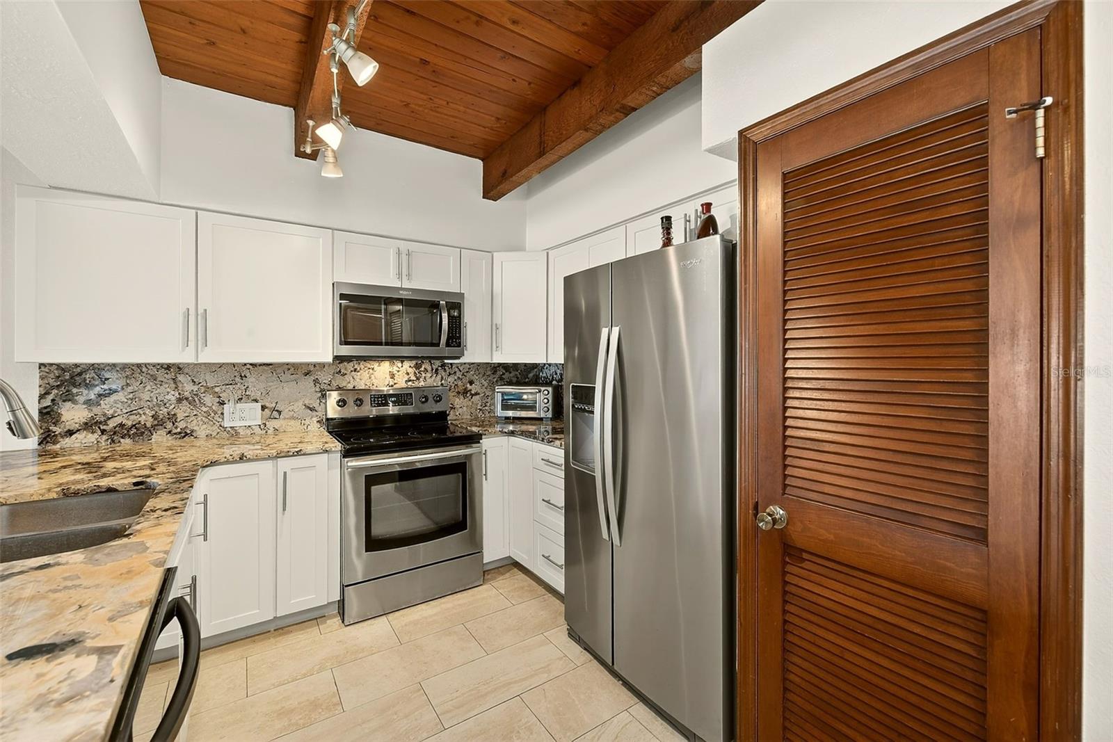 Image 26 of 53 For 19530 Gulf Boulevard 2b